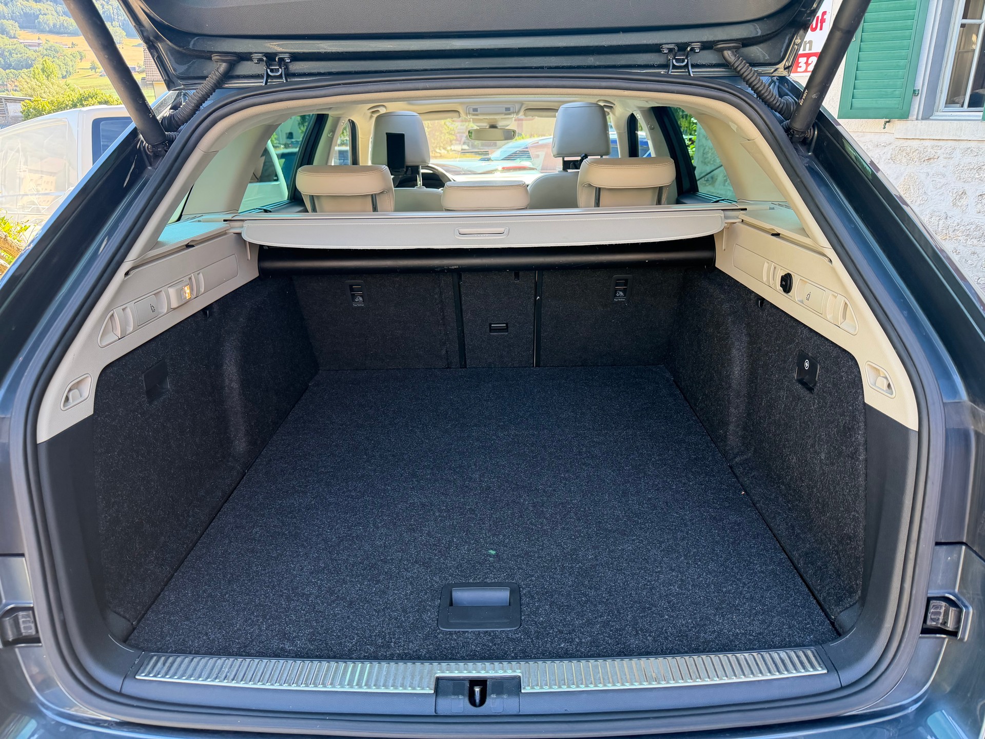 SKODA Superb Combi 2.0 TSI L&K DSG 4x4-image-10