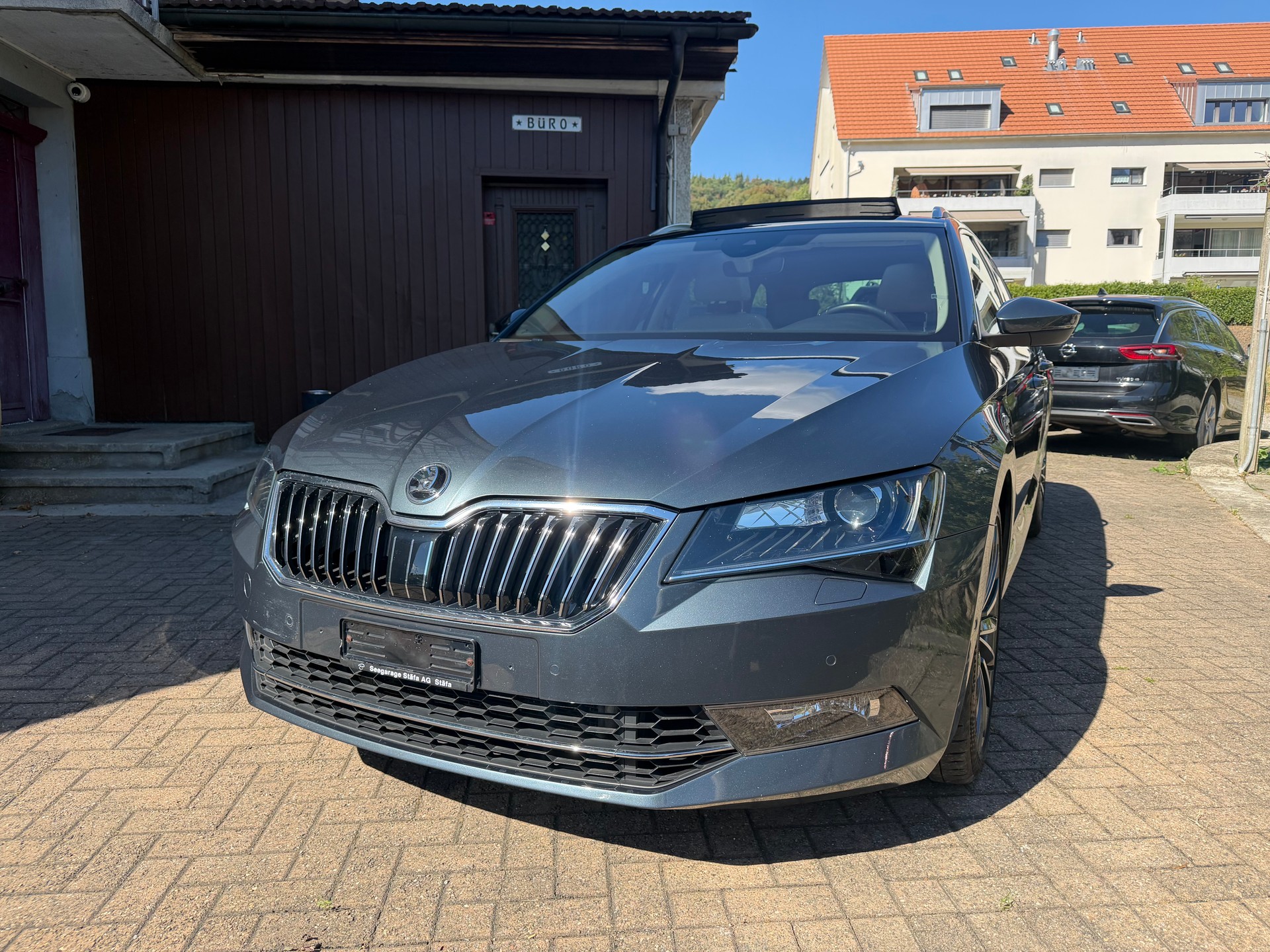 SKODA Superb Combi 2.0 TSI L&K DSG 4x4-image-0