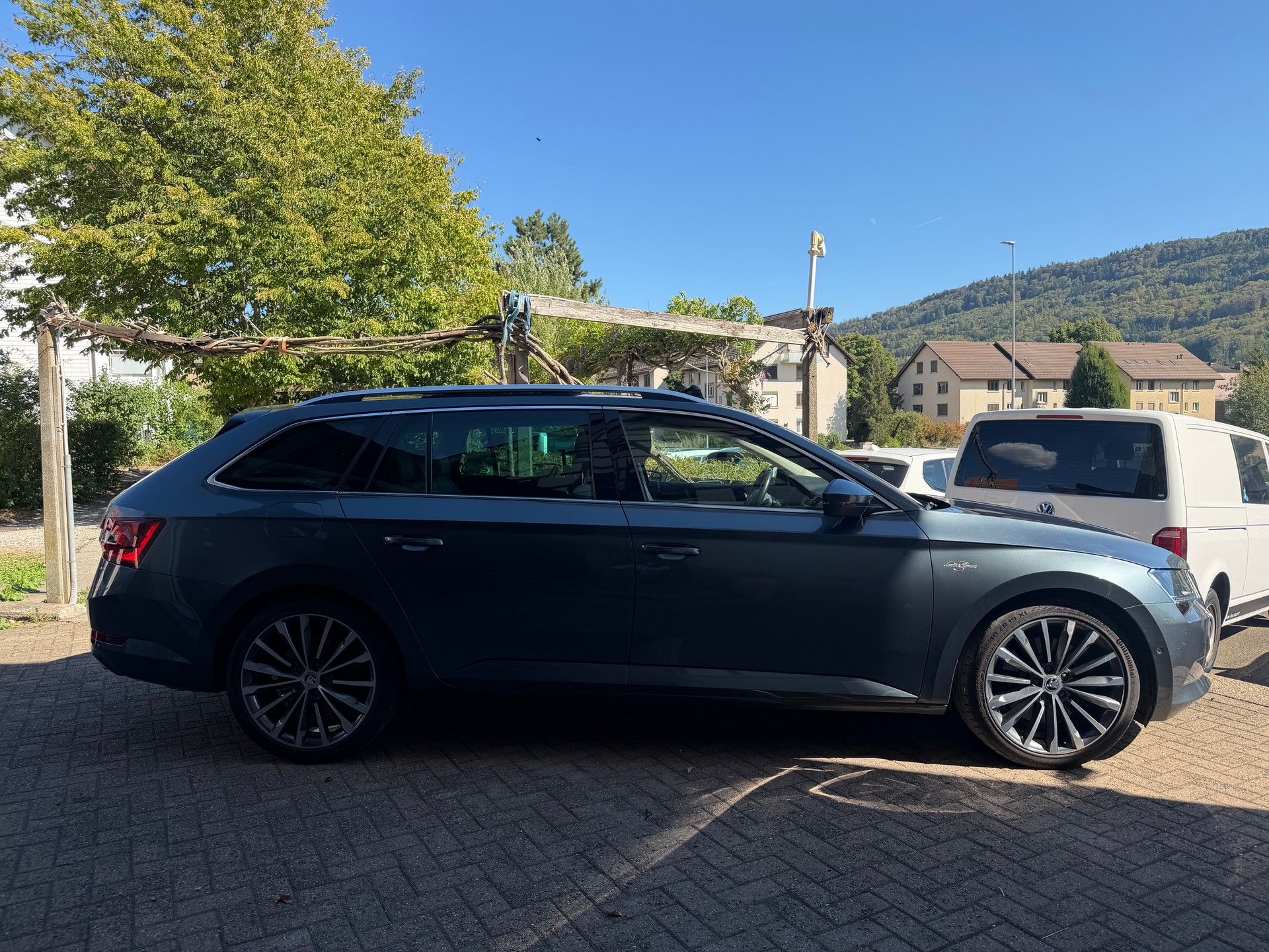 SKODA Superb Combi 2.0 TSI L&K DSG 4x4-image-4