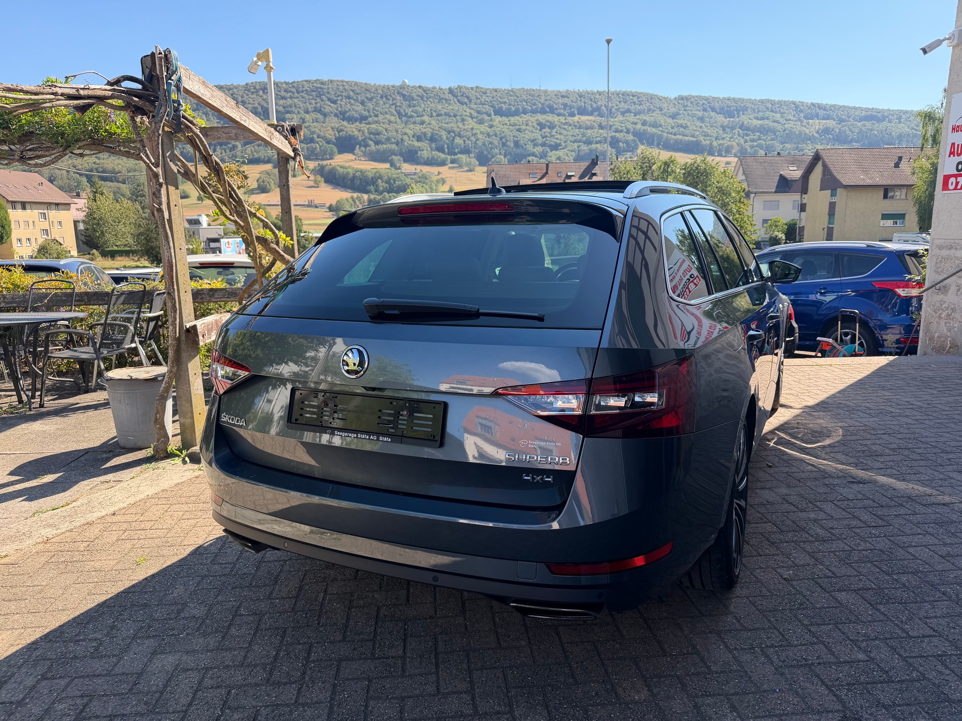 SKODA Superb Combi 2.0 TSI L&K DSG 4x4-image-2