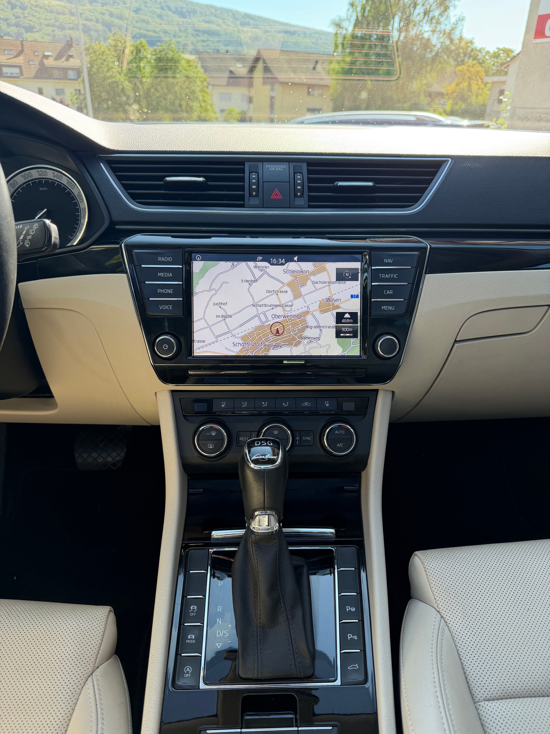 SKODA Superb Combi 2.0 TSI L&K DSG 4x4-image-8