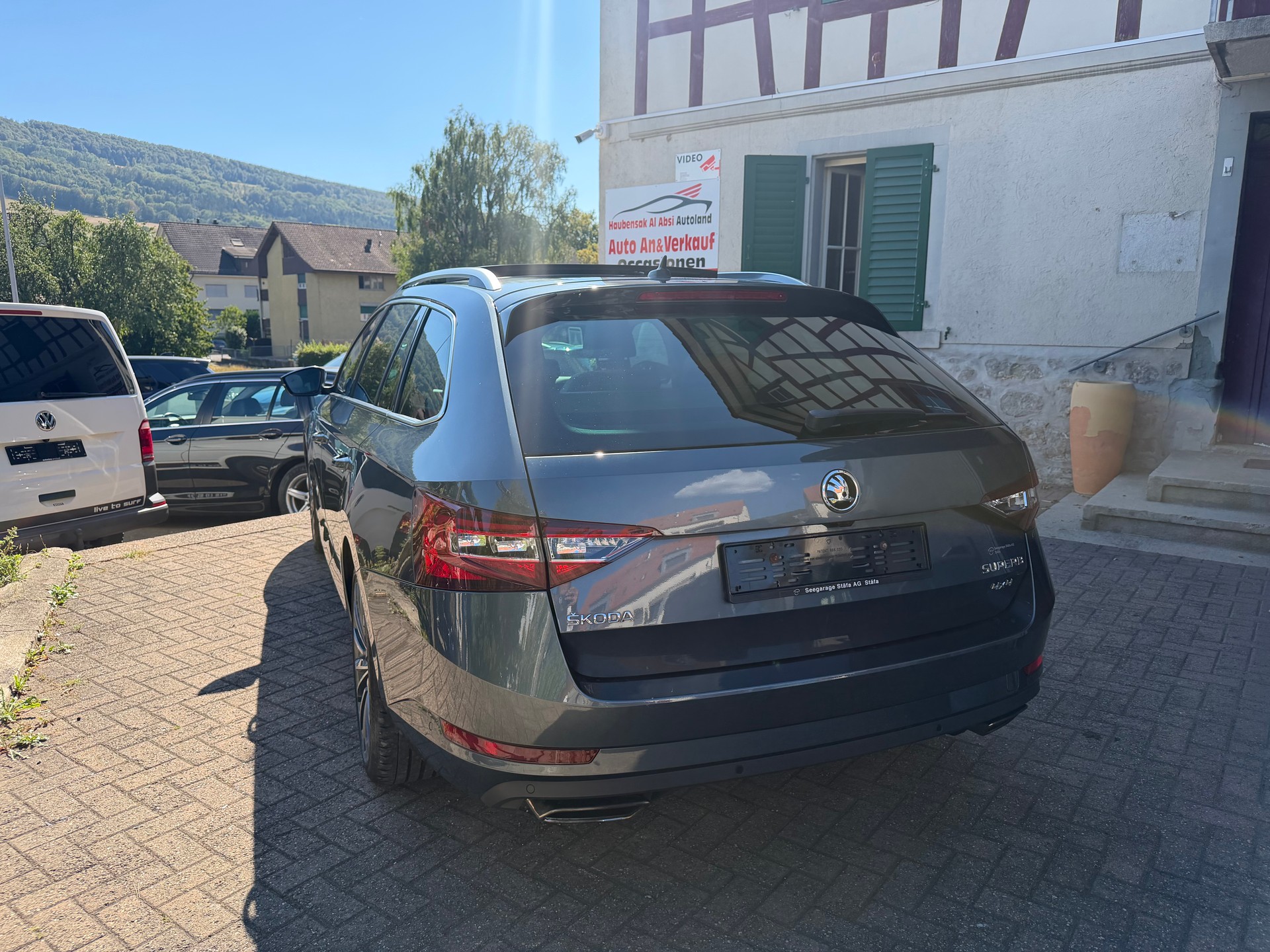 SKODA Superb Combi 2.0 TSI L&K DSG 4x4-image-3