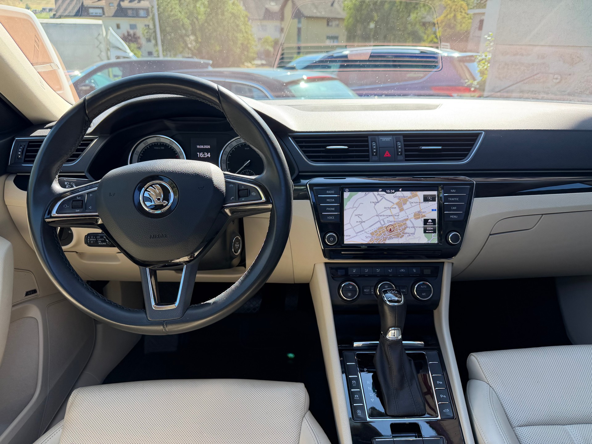 SKODA Superb Combi 2.0 TSI L&K DSG 4x4-image-7