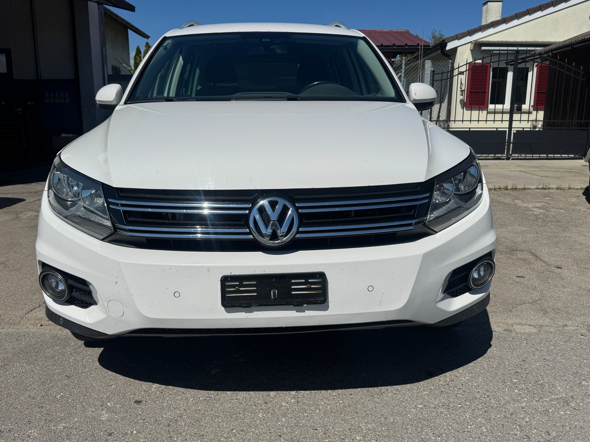 VW Tiguan 2.0 TDI BlueMotion Track&Field 4Motion-image-0