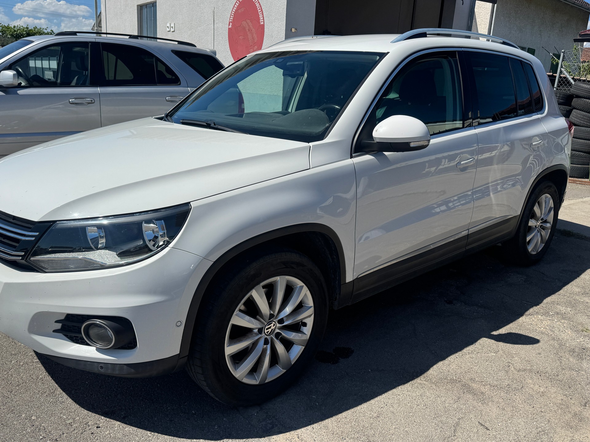 VW Tiguan 2.0 TDI BlueMotion Track&Field 4Motion-image-1
