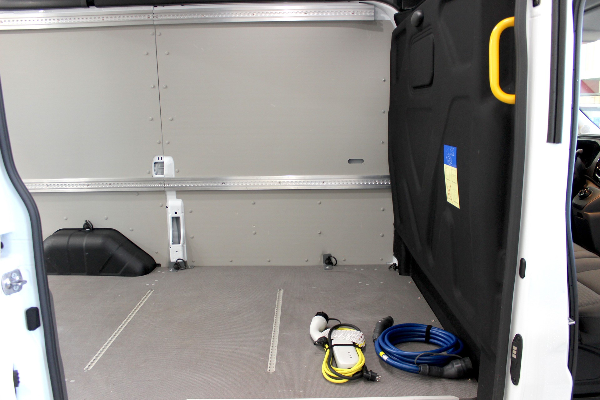 FORD E-Transit Van 350 L2 H3 Trend RWD 68kWh 💥 TOP Ausstattung 💥 Lieferung möglich-image-19