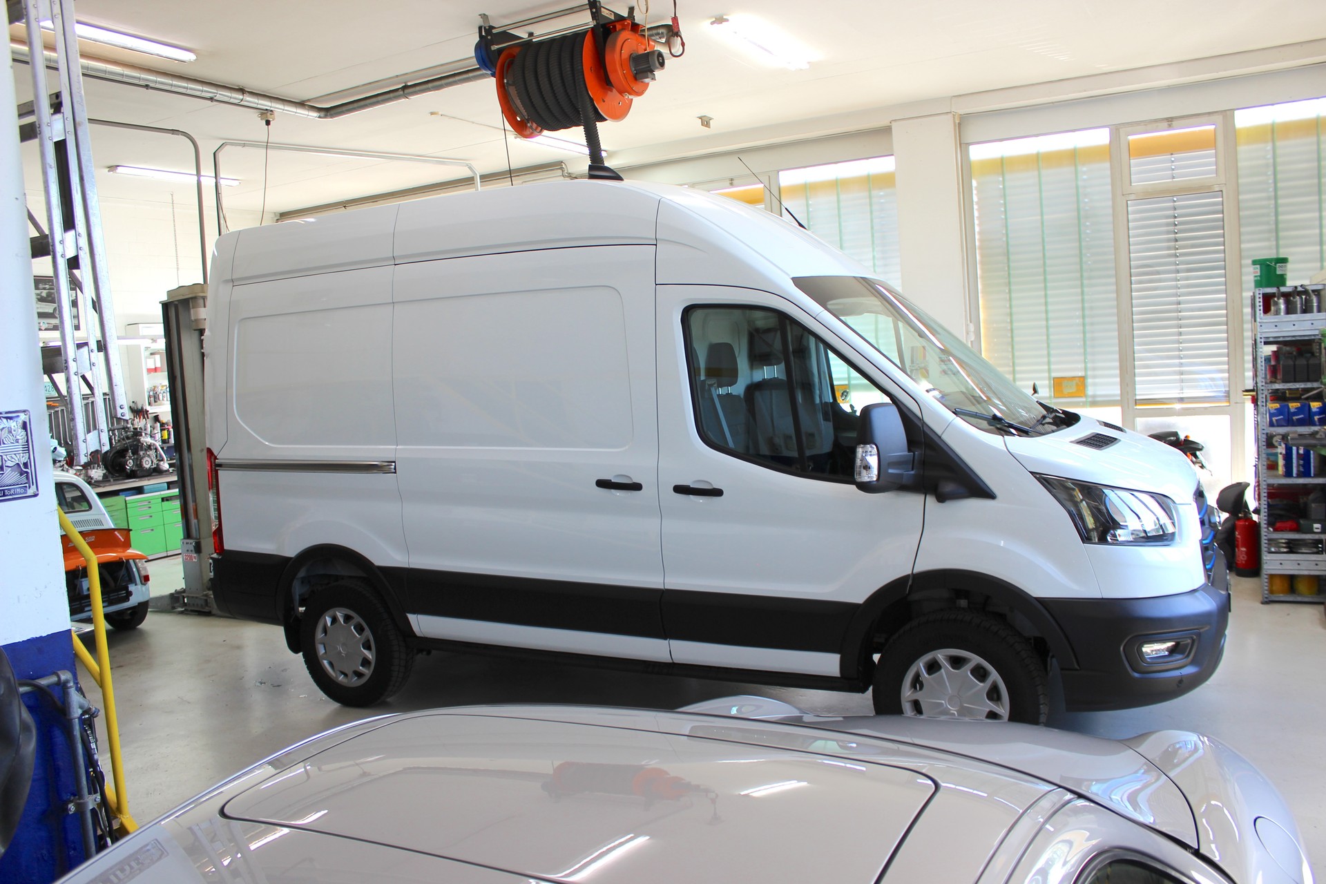 FORD E-Transit Van 350 L2 H3 Trend RWD 68kWh 💥 TOP Ausstattung 💥 Lieferung möglich-image-2