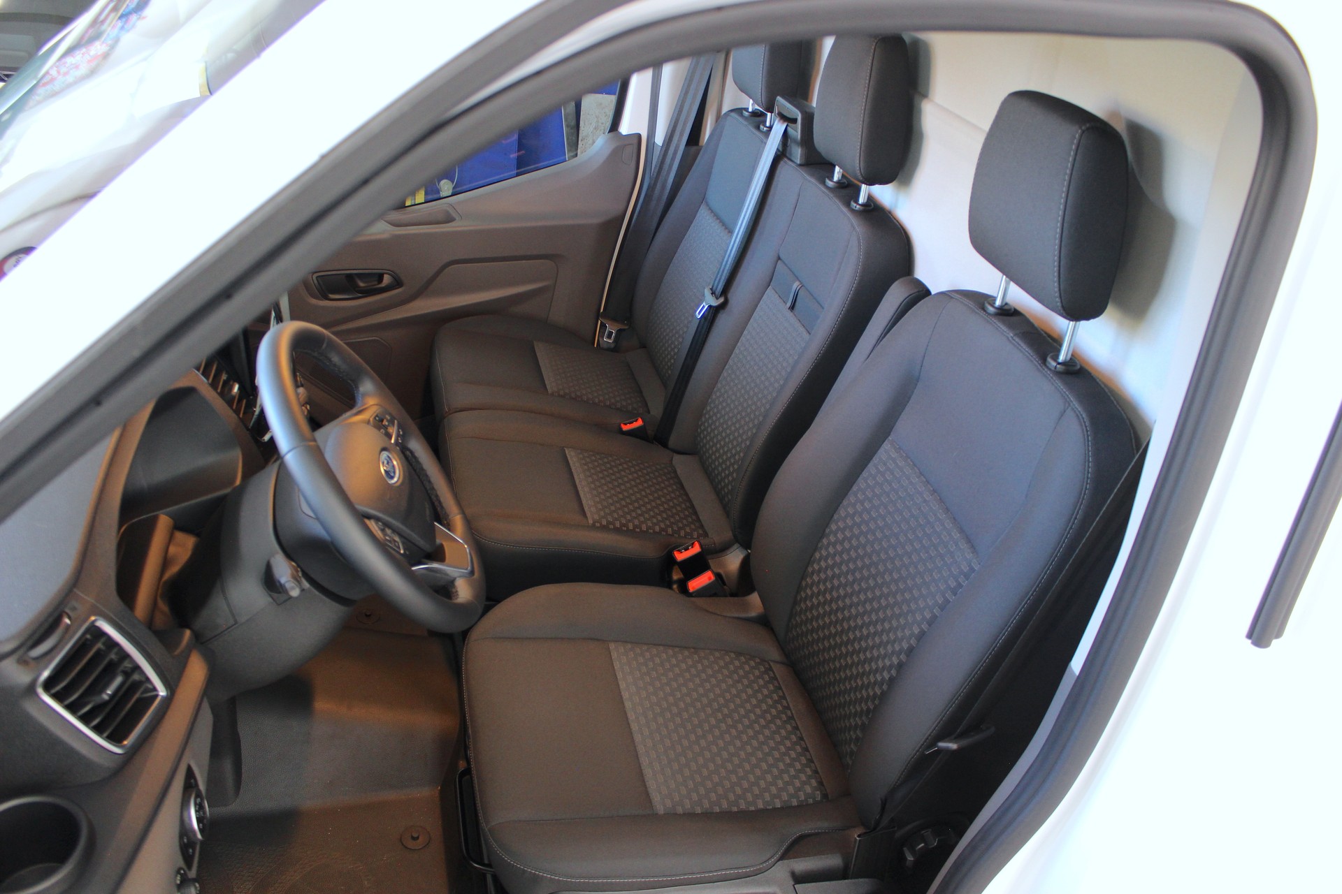 FORD E-Transit Van 350 L2 H3 Trend RWD 68kWh 💥 TOP Ausstattung 💥 Lieferung möglich-image-29