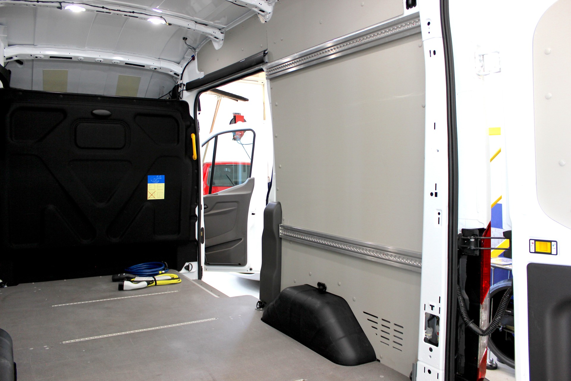 FORD E-Transit Van 350 L2 H3 Trend RWD 68kWh 💥 TOP Ausstattung 💥 Lieferung möglich-image-16