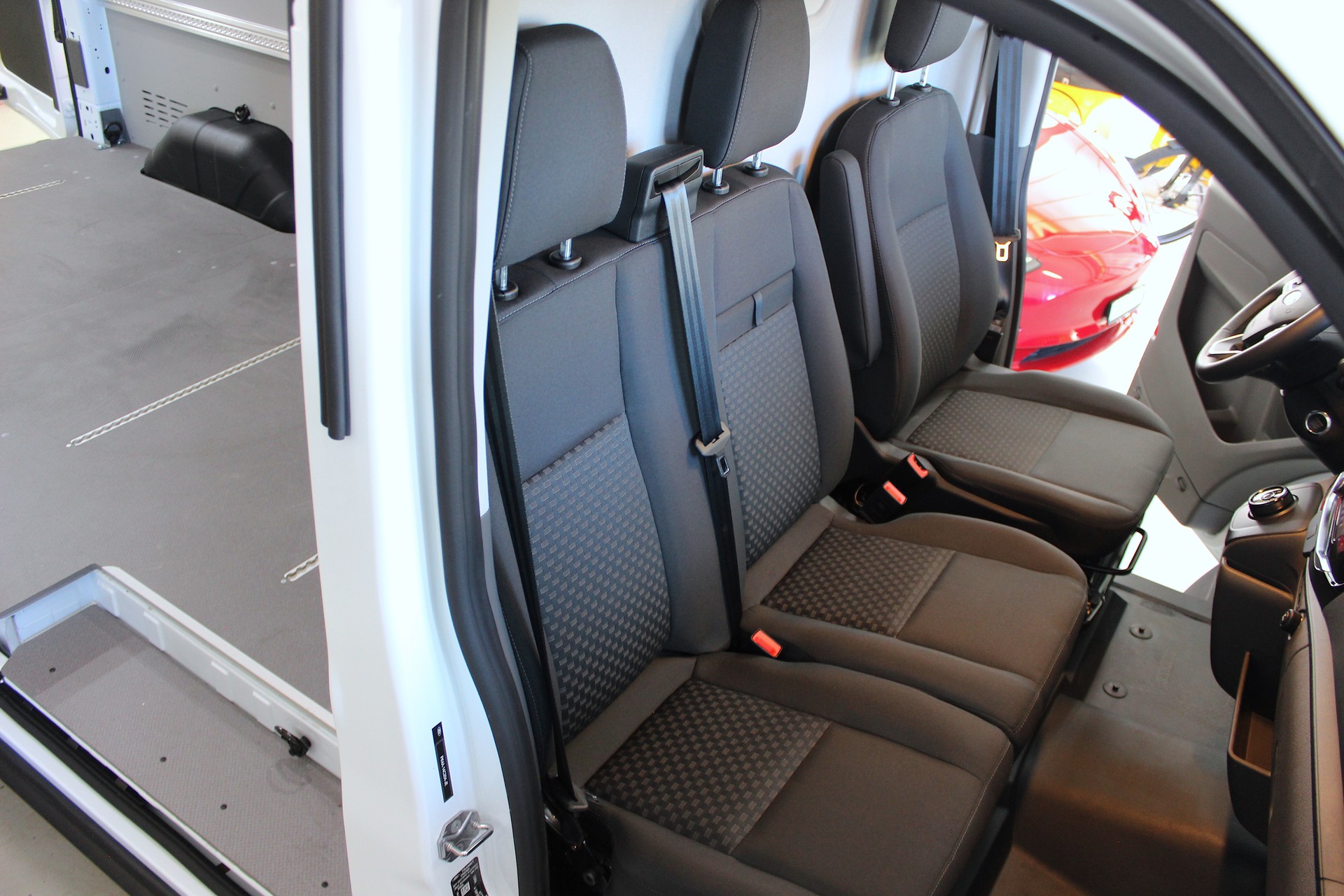 FORD E-Transit Van 350 L2 H3 Trend RWD 68kWh 💥 TOP Ausstattung 💥 Lieferung möglich-image-22