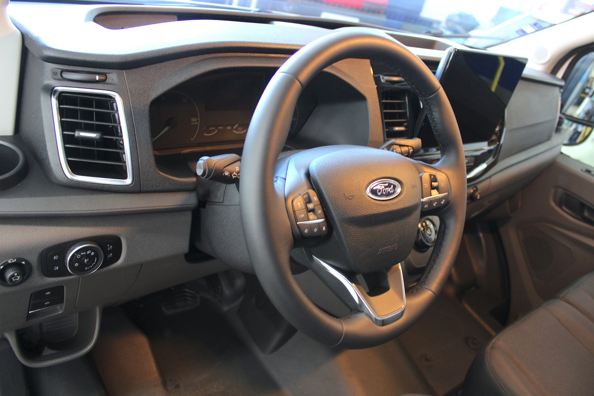 FORD E-Transit Van 350 L2 H3 Trend RWD 68kWh 💥 TOP Ausstattung 💥 Lieferung möglich-image-28