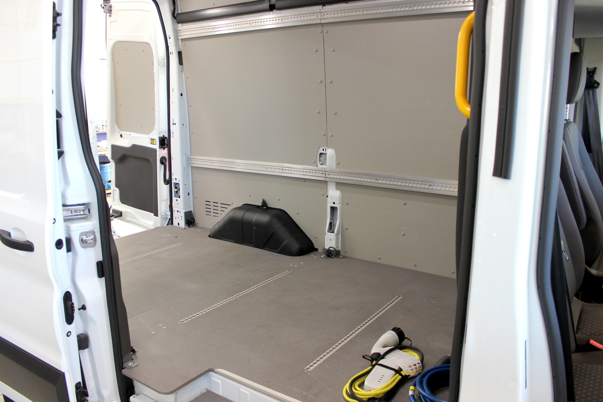 FORD E-Transit Van 350 L2 H3 Trend RWD 68kWh 💥 TOP Ausstattung 💥 Lieferung möglich-image-18