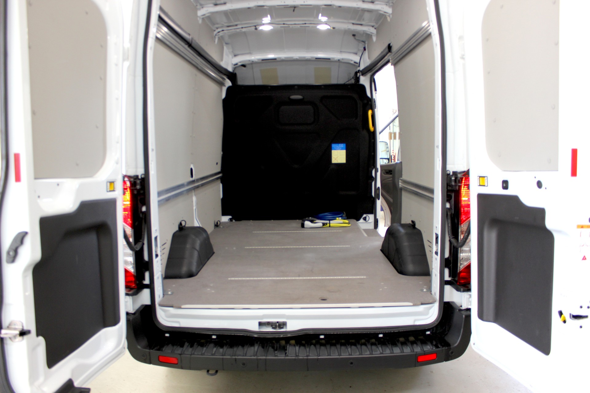 FORD E-Transit Van 350 L2 H3 Trend RWD 68kWh 💥 TOP Ausstattung 💥 Lieferung möglich-image-14