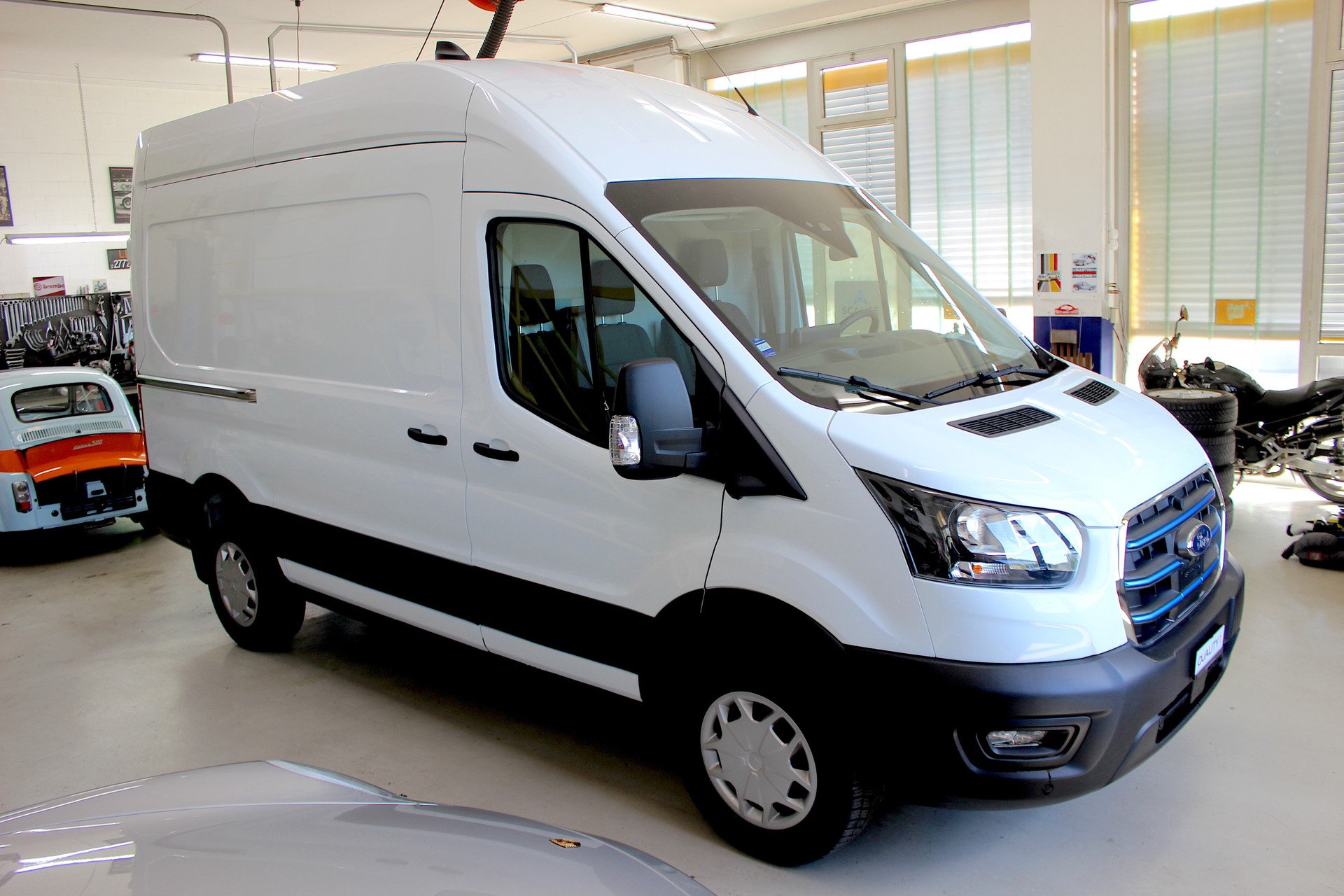 FORD E-Transit Van 350 L2 H3 Trend RWD 68kWh 💥 TOP Ausstattung 💥 Lieferung möglich-image-3