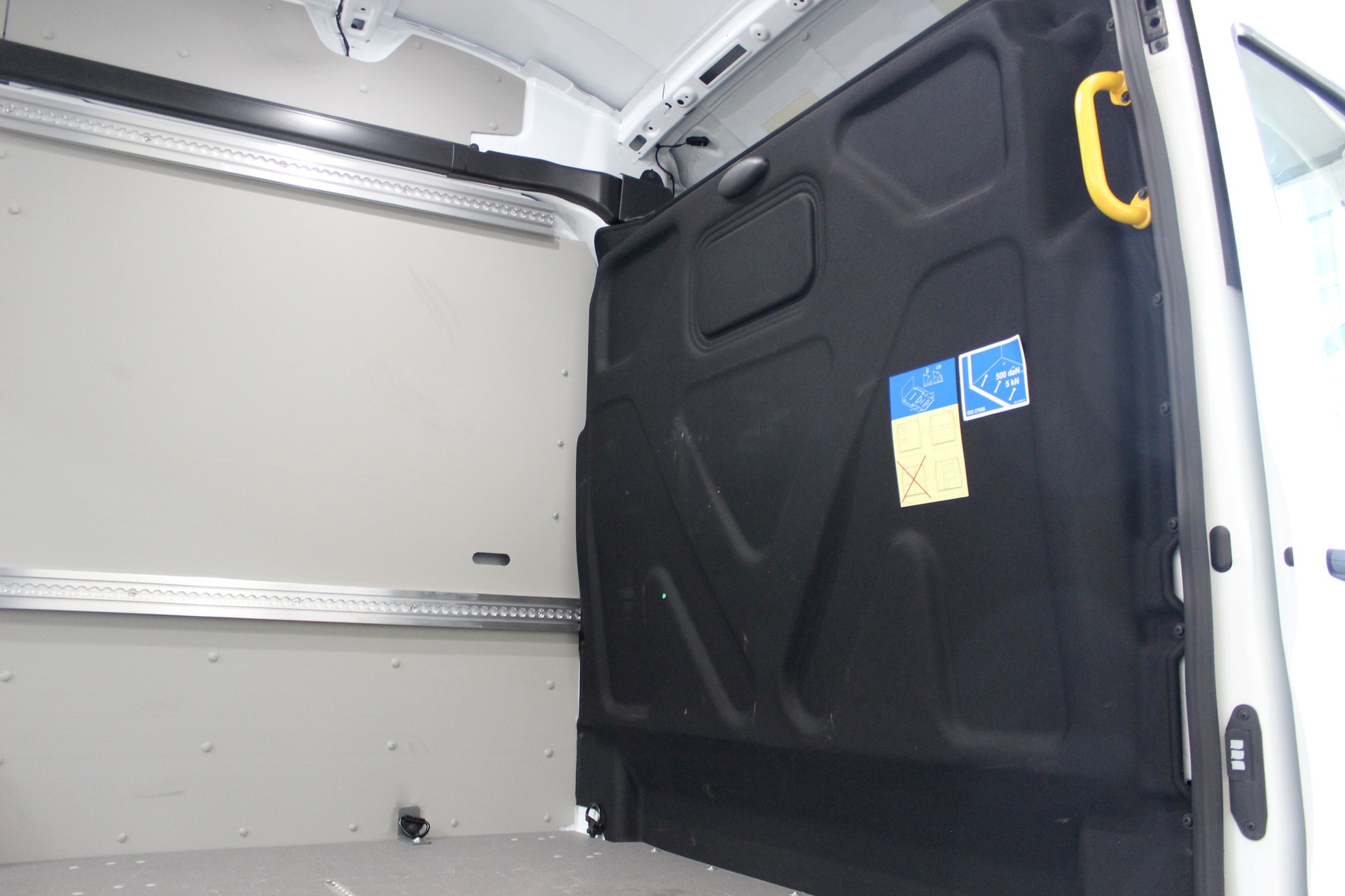 FORD E-Transit Van 350 L2 H3 Trend RWD 68kWh 💥 TOP Ausstattung 💥 Lieferung möglich-image-20
