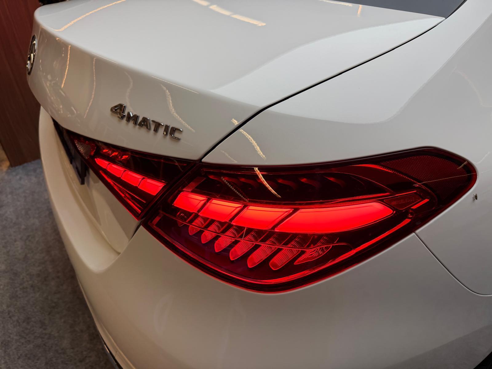 MERCEDES-BENZ C 200 AMG Line-image-11
