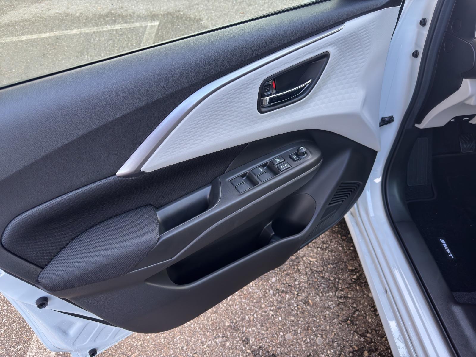 SUZUKI Swift 1.2 Compact Top Hybrid 4x4 MY24-image-27