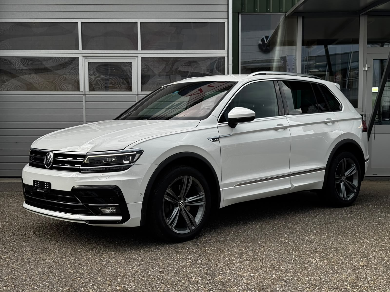 VW Tiguan 2.0TSI R-Line 4Motion DSG-image-0