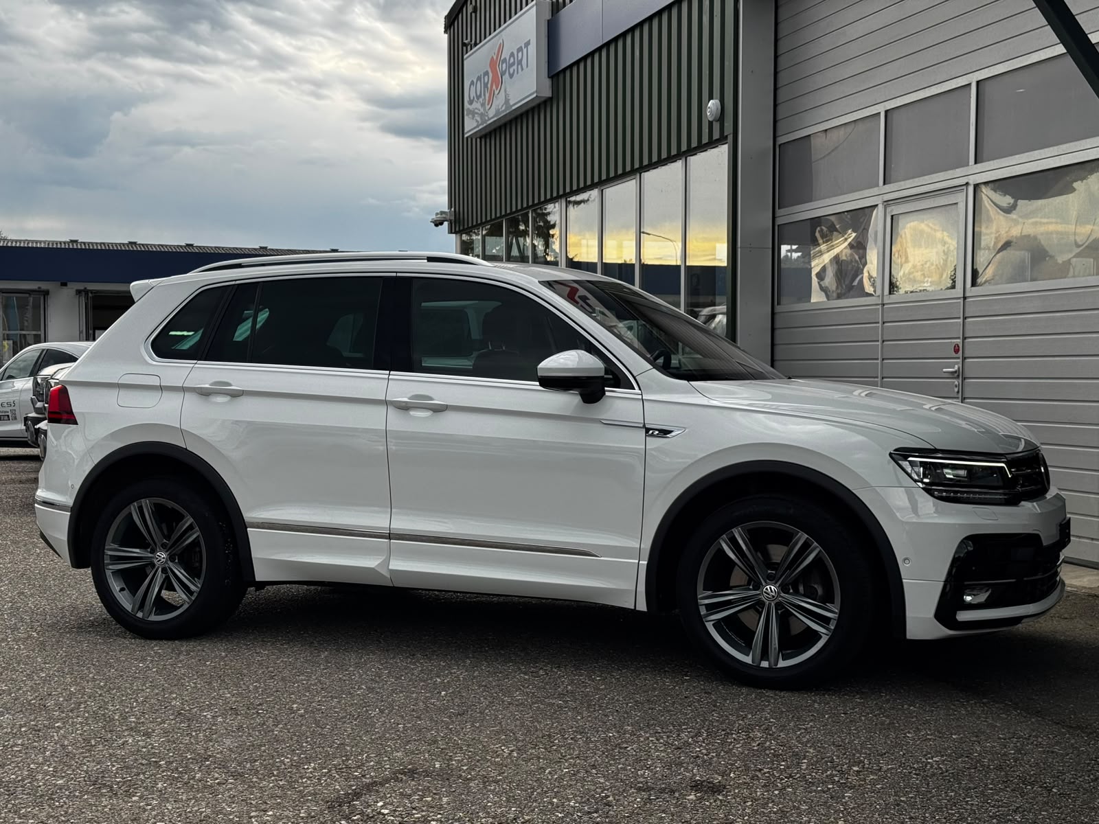 VW Tiguan 2.0TSI R-Line 4Motion DSG-image-12