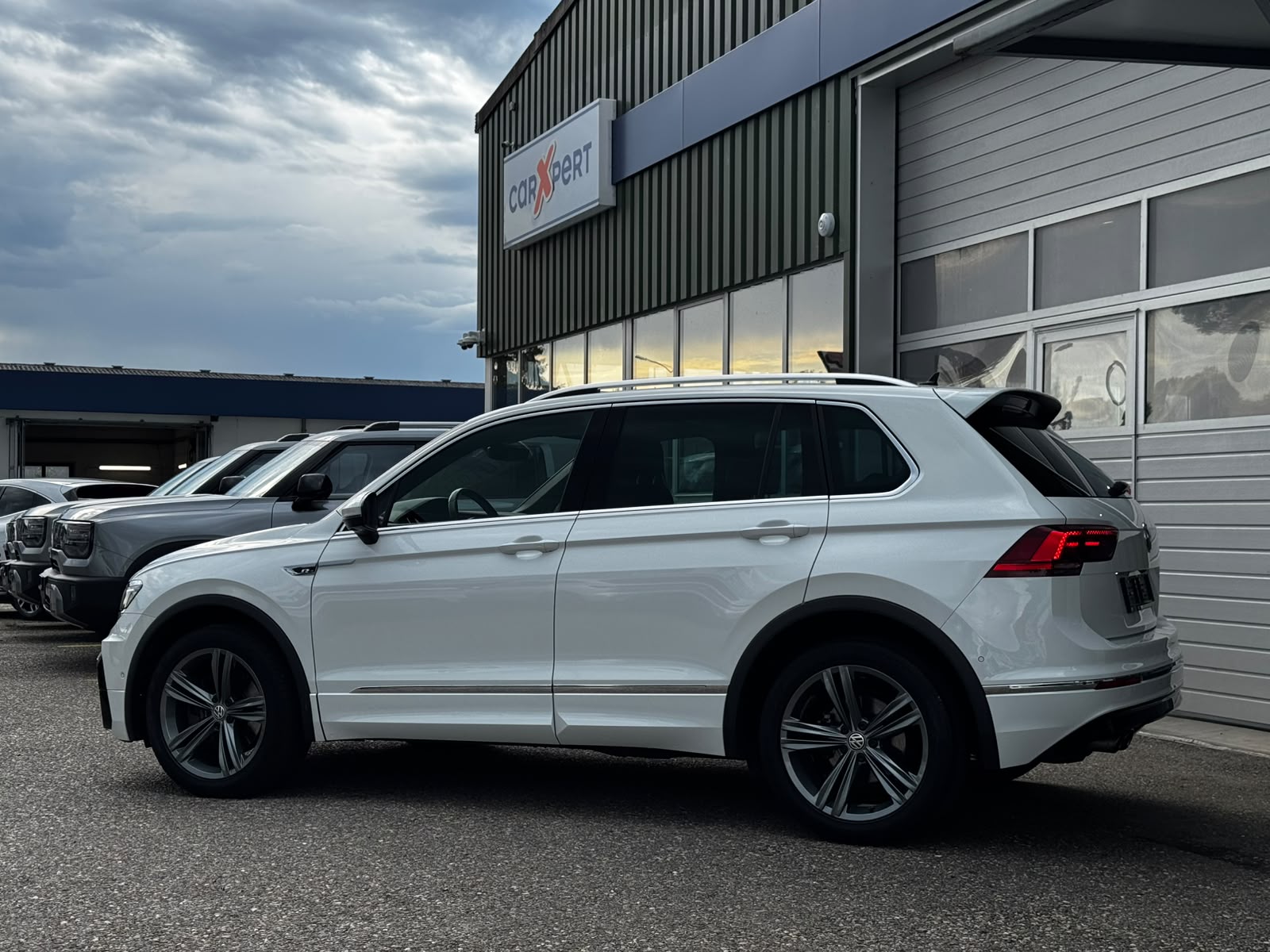 VW Tiguan 2.0TSI R-Line 4Motion DSG-image-3