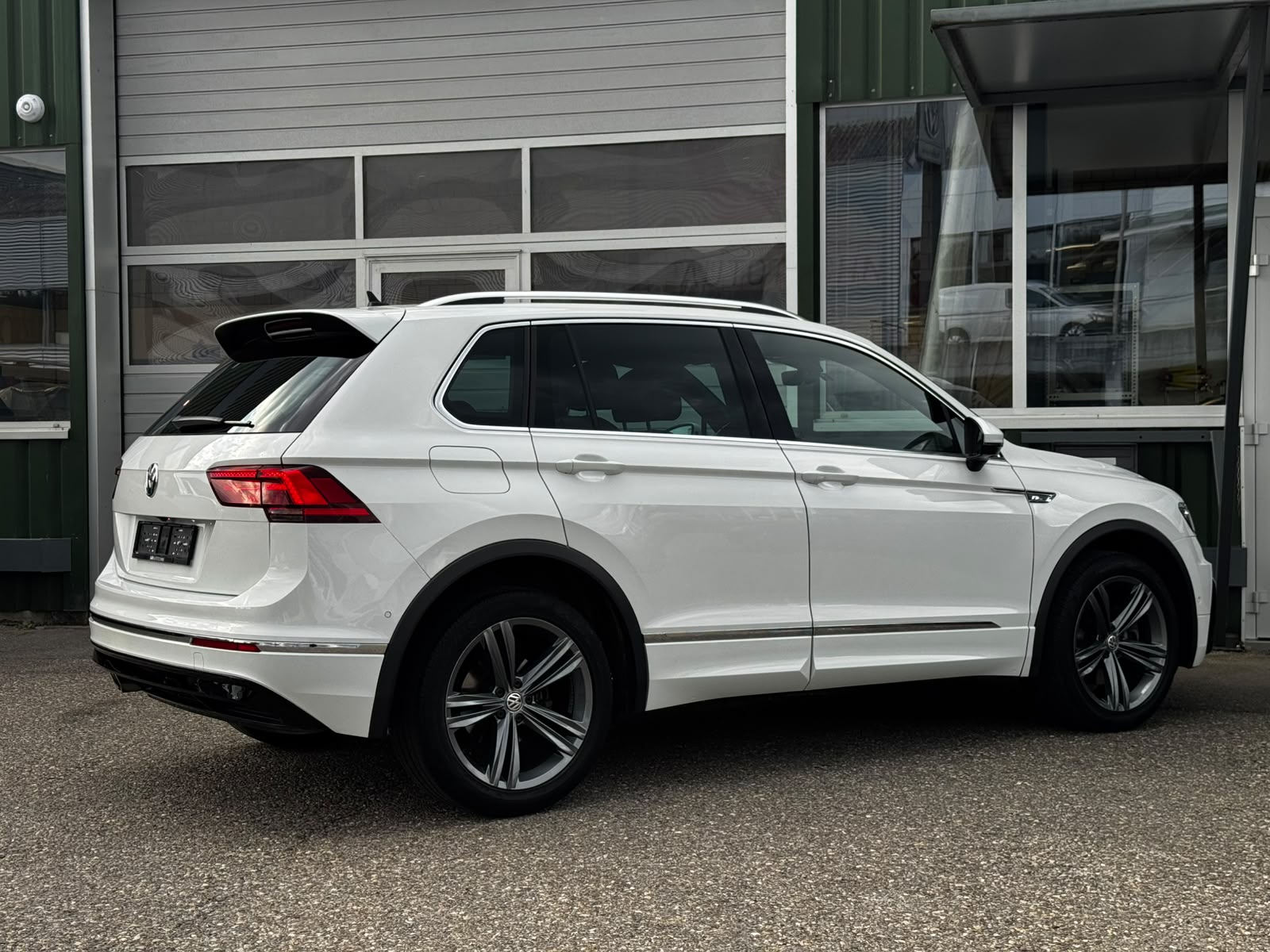 VW Tiguan 2.0TSI R-Line 4Motion DSG-image-10