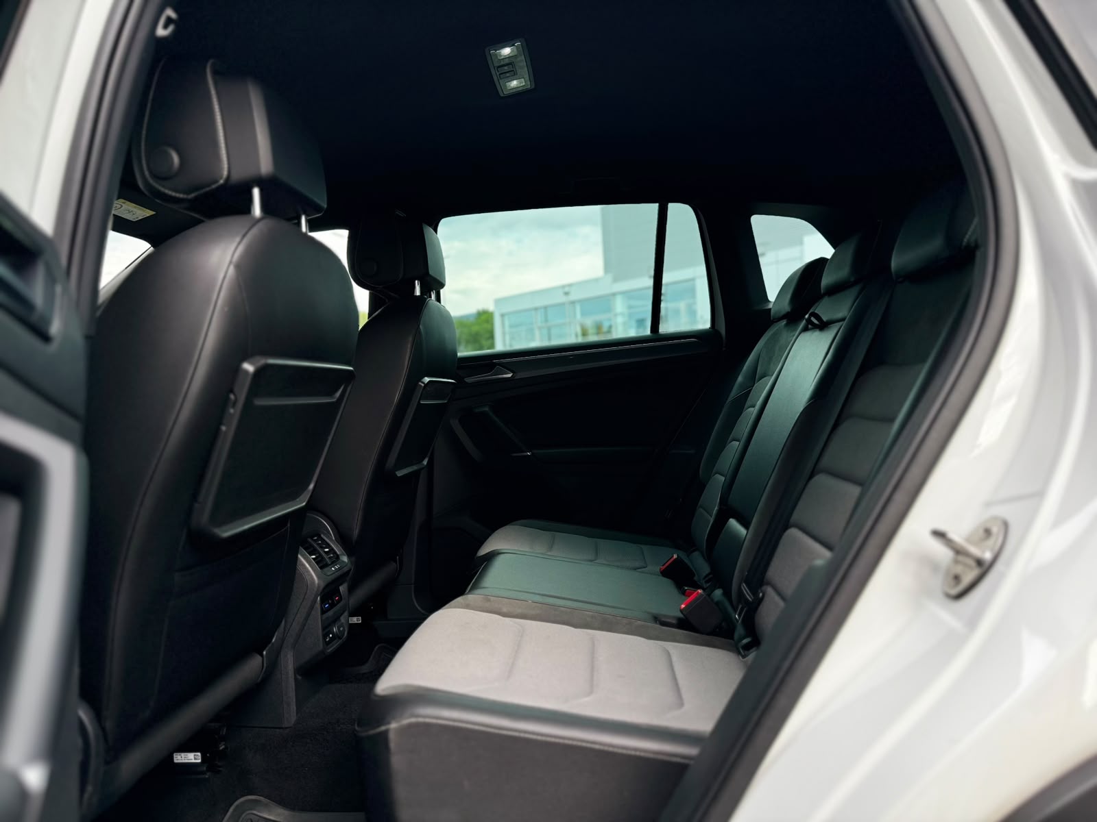 VW Tiguan 2.0TSI R-Line 4Motion DSG-image-30
