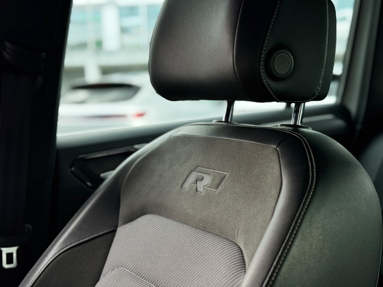 VW Tiguan 2.0TSI R-Line 4Motion DSG-image-27