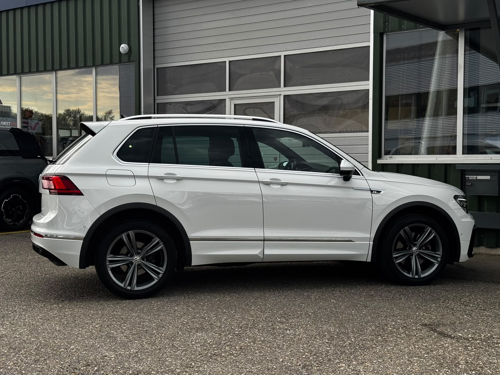 VW Tiguan 2.0TSI R-Line 4Motion DSG-image-11