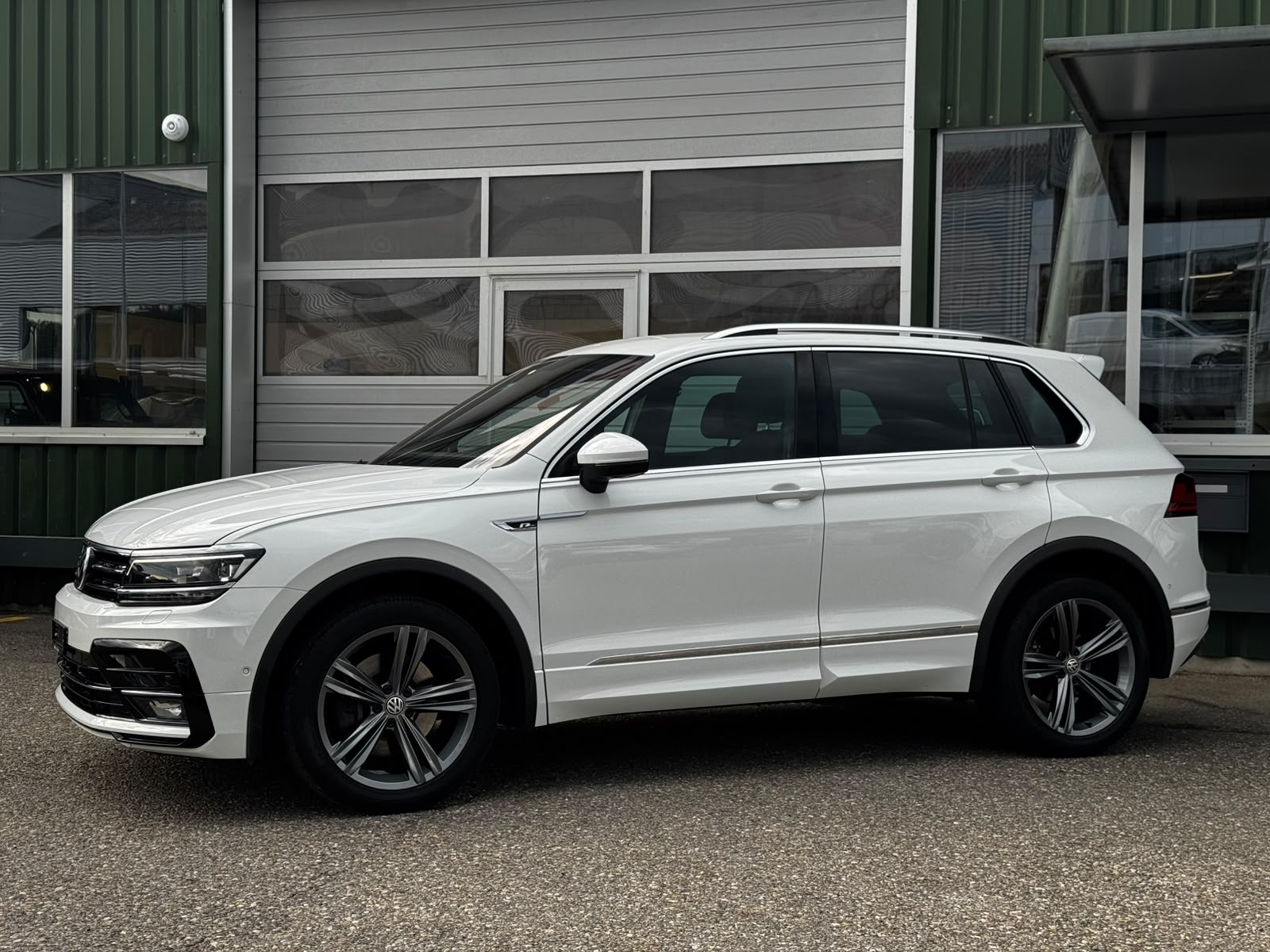 VW Tiguan 2.0TSI R-Line 4Motion DSG-image-1