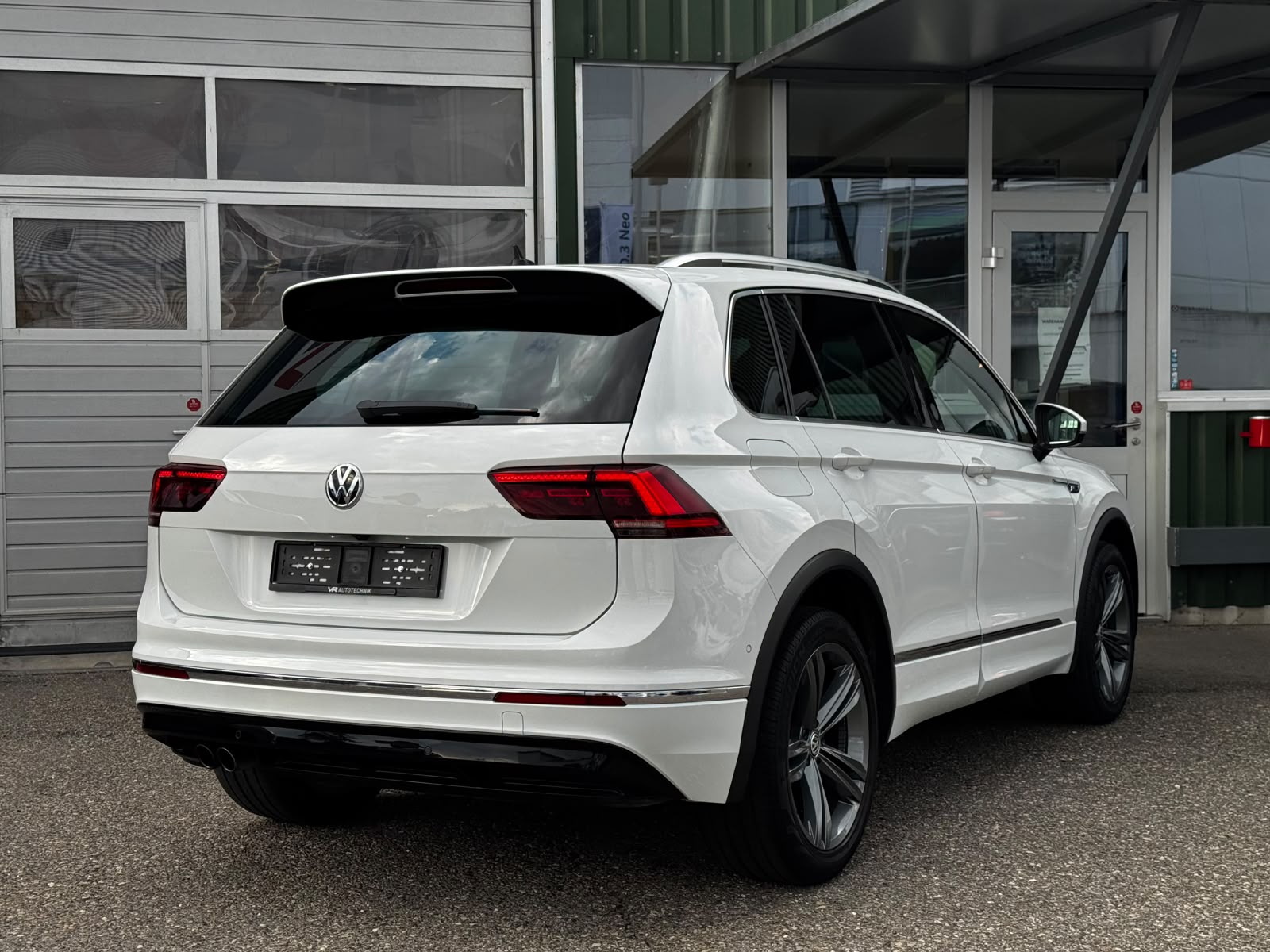 VW Tiguan 2.0TSI R-Line 4Motion DSG-image-13