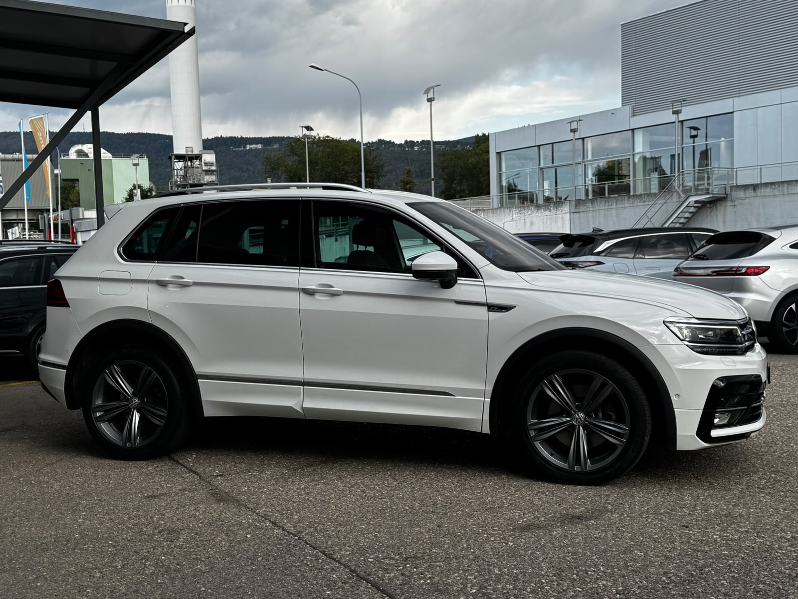 VW Tiguan 2.0TSI R-Line 4Motion DSG-image-8