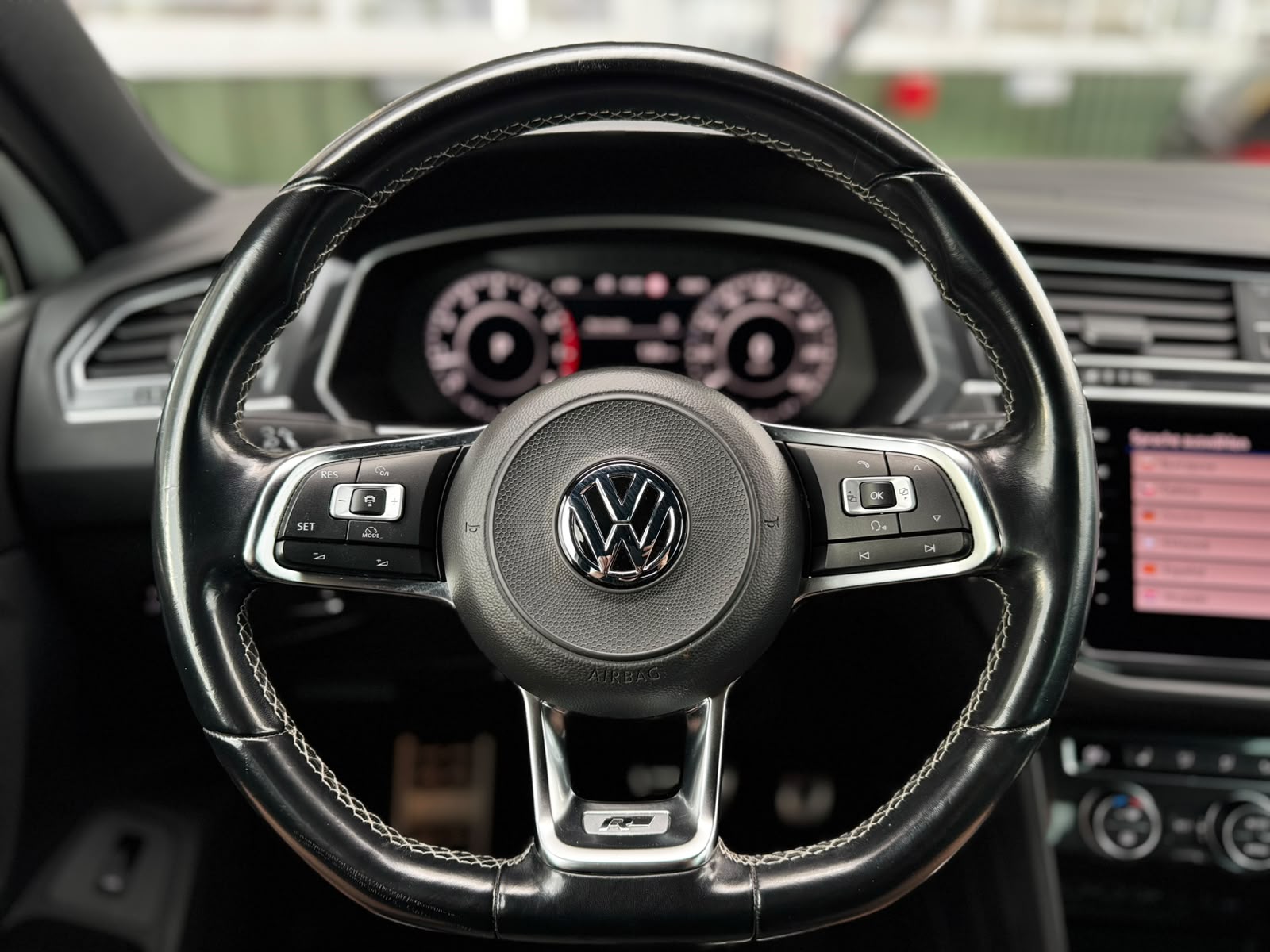 VW Tiguan 2.0TSI R-Line 4Motion DSG-image-26