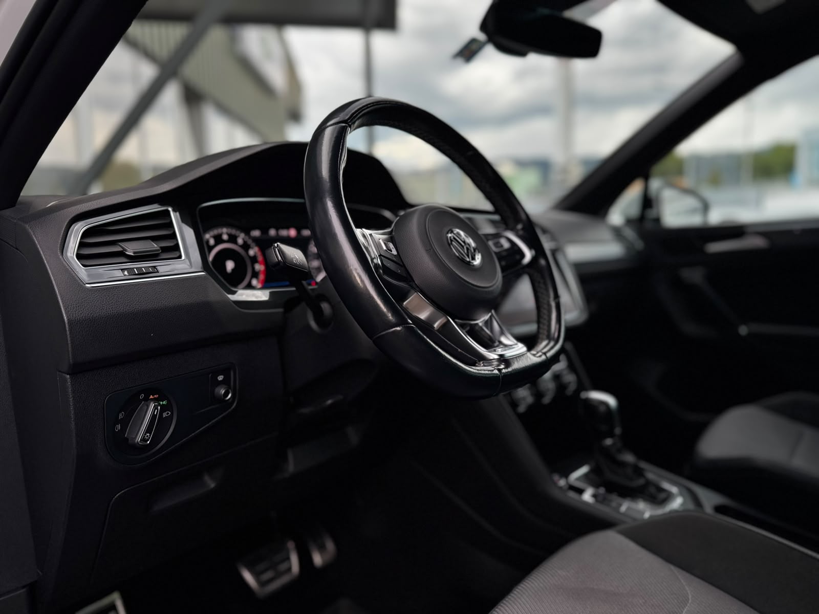VW Tiguan 2.0TSI R-Line 4Motion DSG-image-21