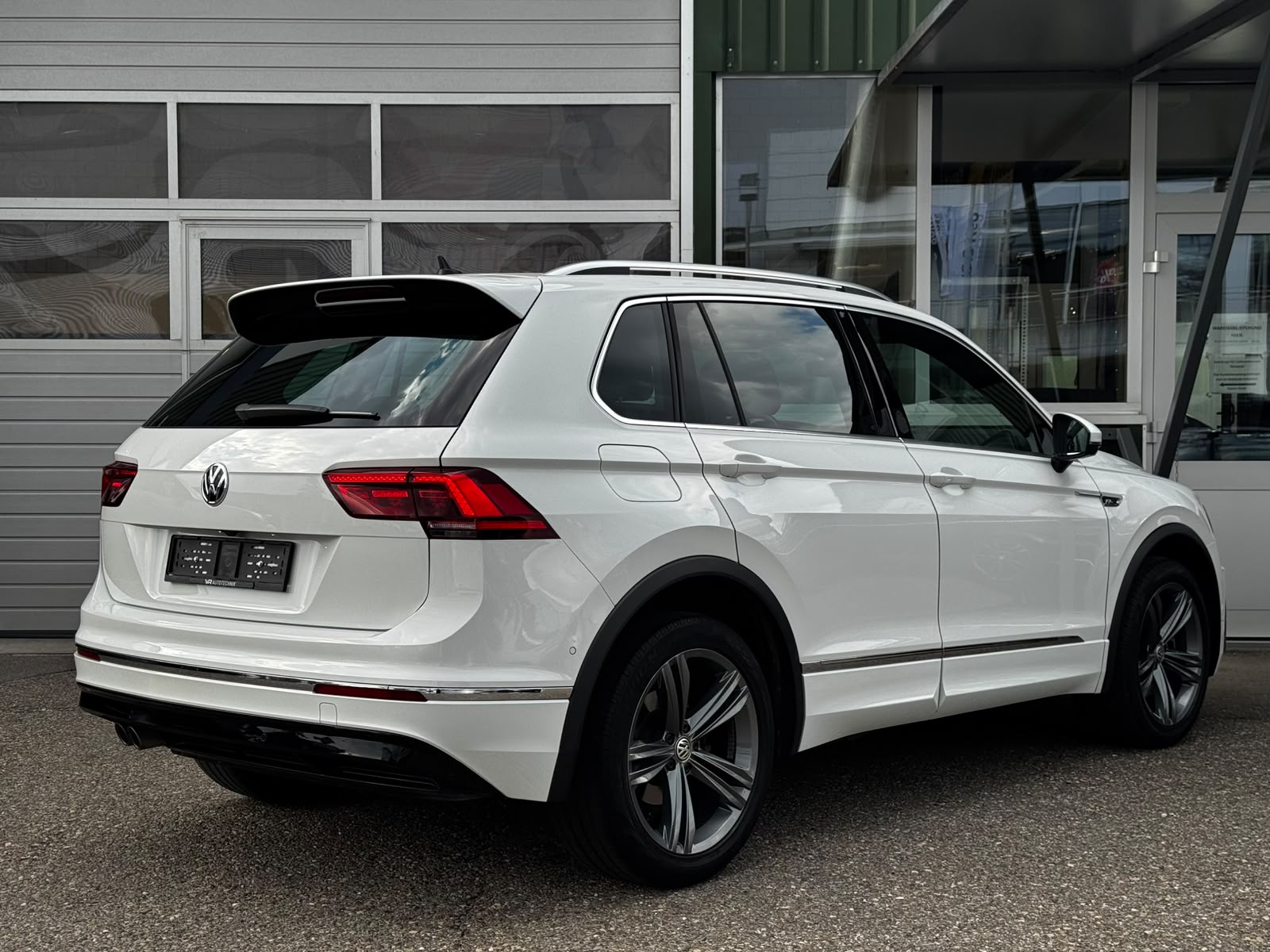 VW Tiguan 2.0TSI R-Line 4Motion DSG-image-9