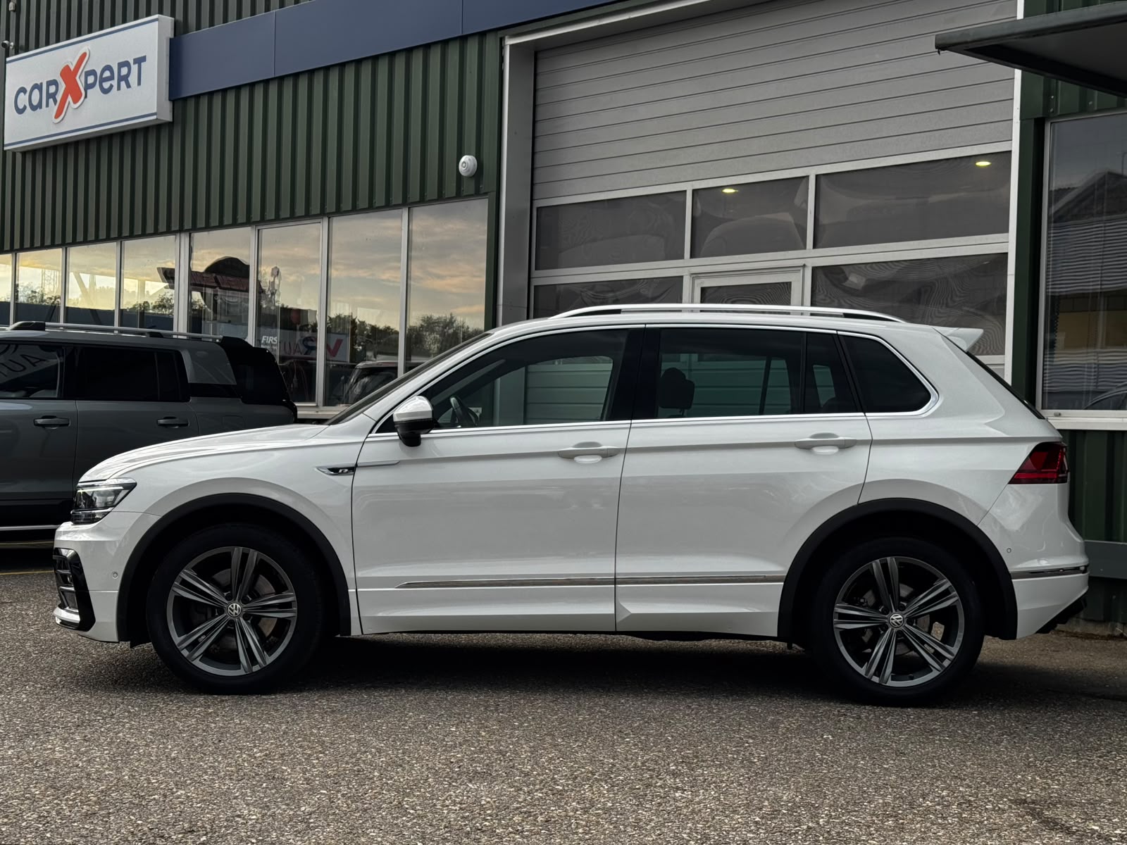 VW Tiguan 2.0TSI R-Line 4Motion DSG-image-2