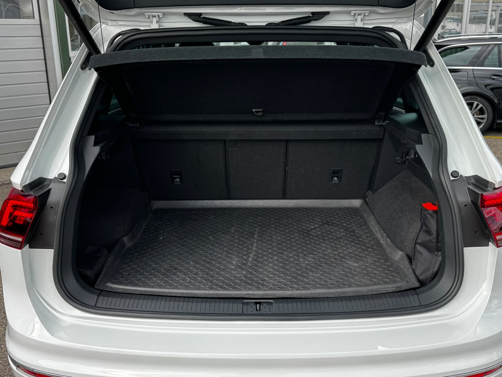 VW Tiguan 2.0TSI R-Line 4Motion DSG-image-15