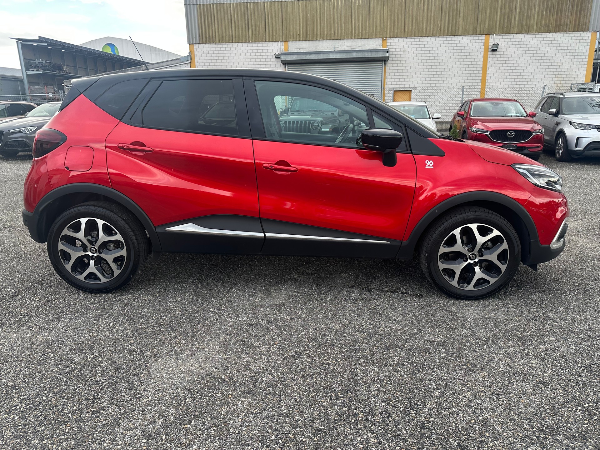 RENAULT Captur 1.2 T 16V 90th Anniversary EDC-image-6