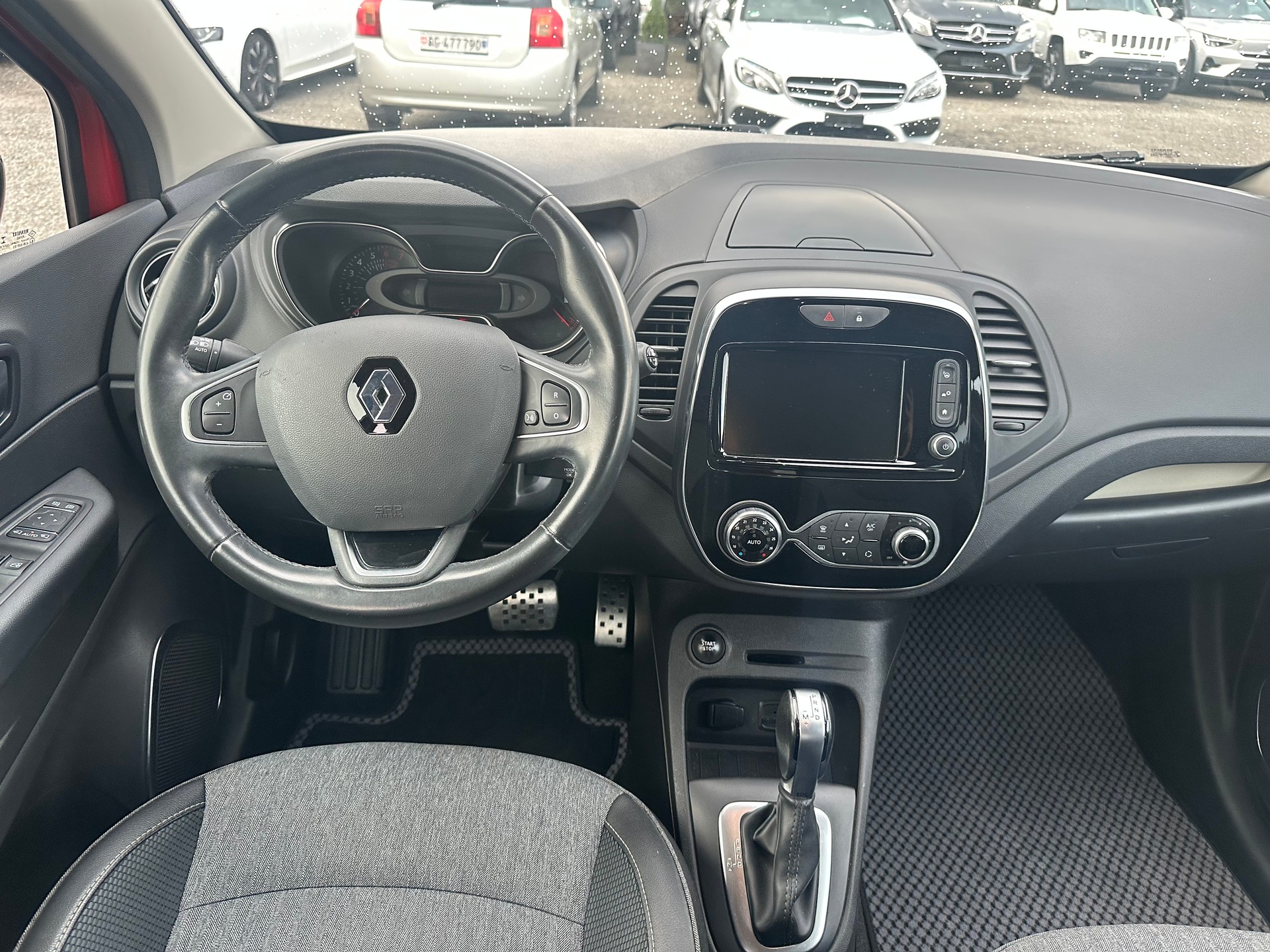 RENAULT Captur 1.2 T 16V 90th Anniversary EDC-image-9