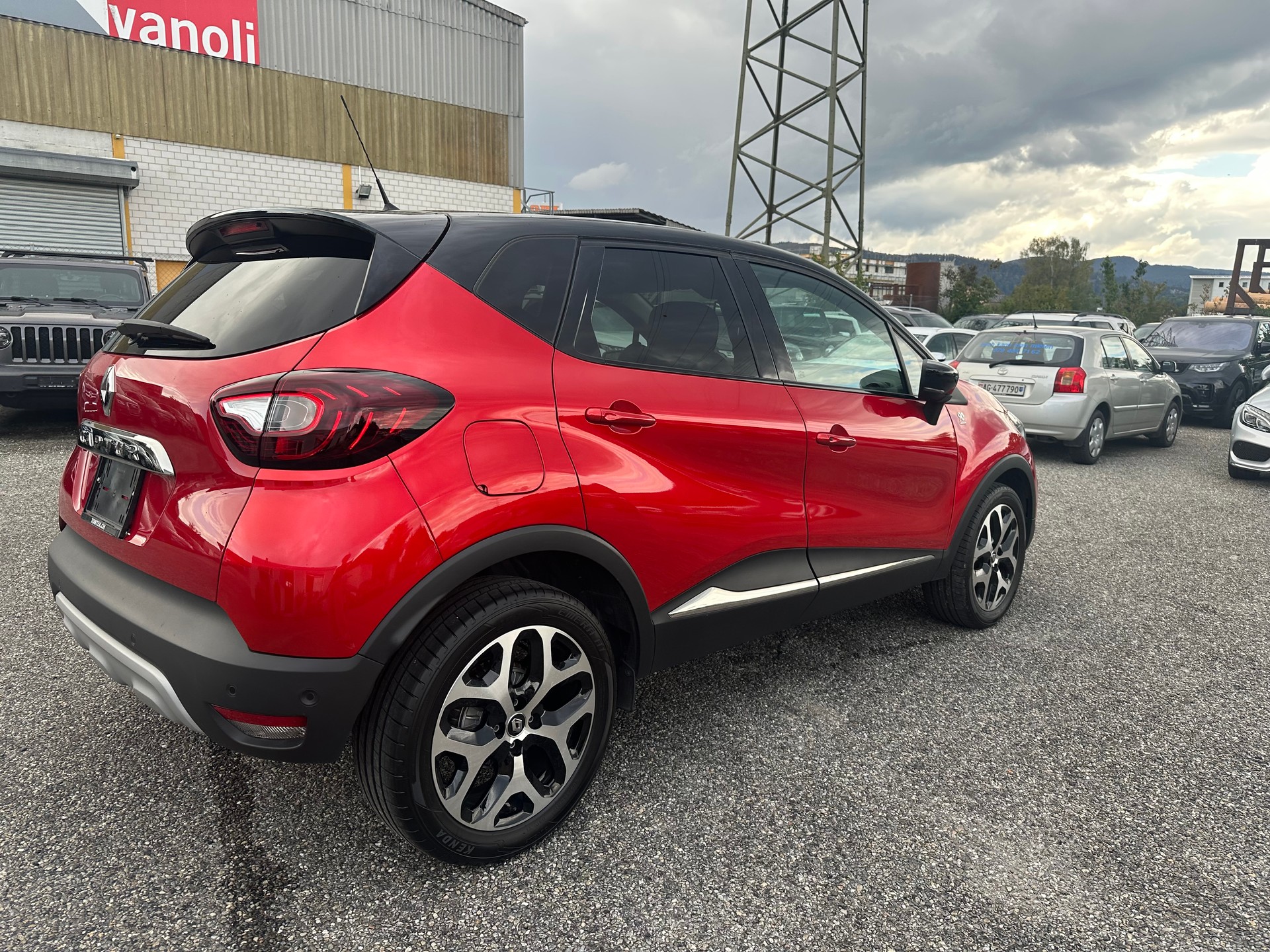 RENAULT Captur 1.2 T 16V 90th Anniversary EDC-image-2