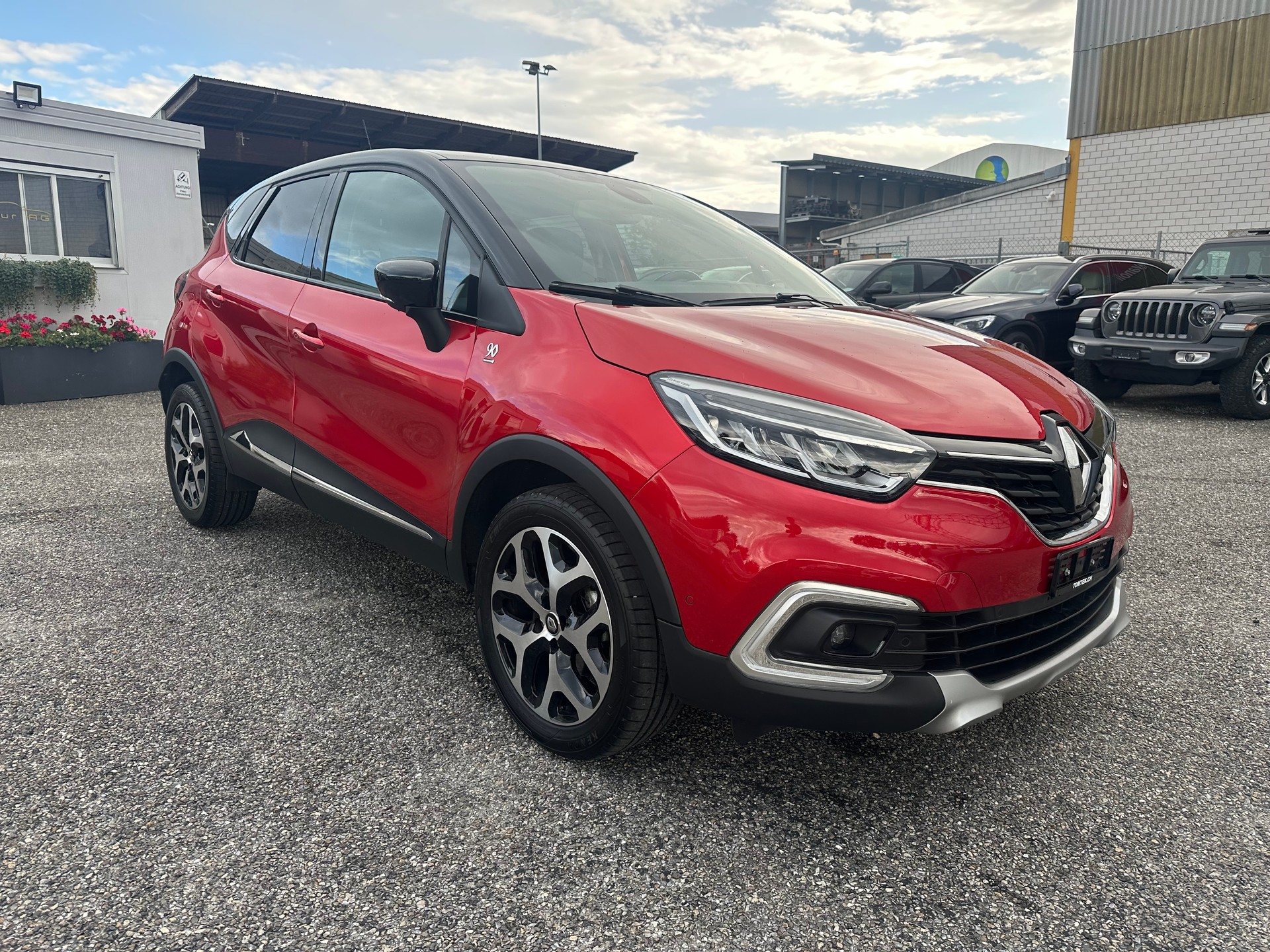 RENAULT Captur 1.2 T 16V 90th Anniversary EDC-image-1