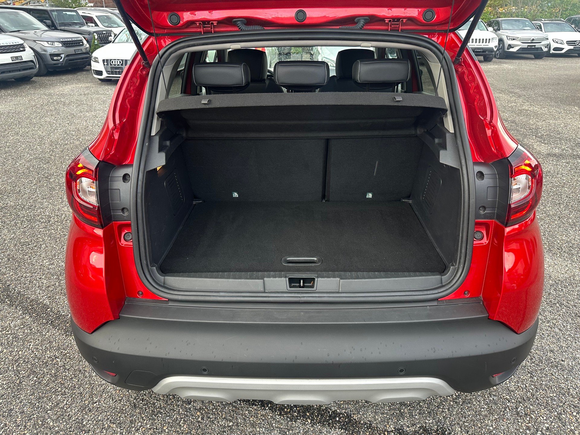 RENAULT Captur 1.2 T 16V 90th Anniversary EDC-image-13