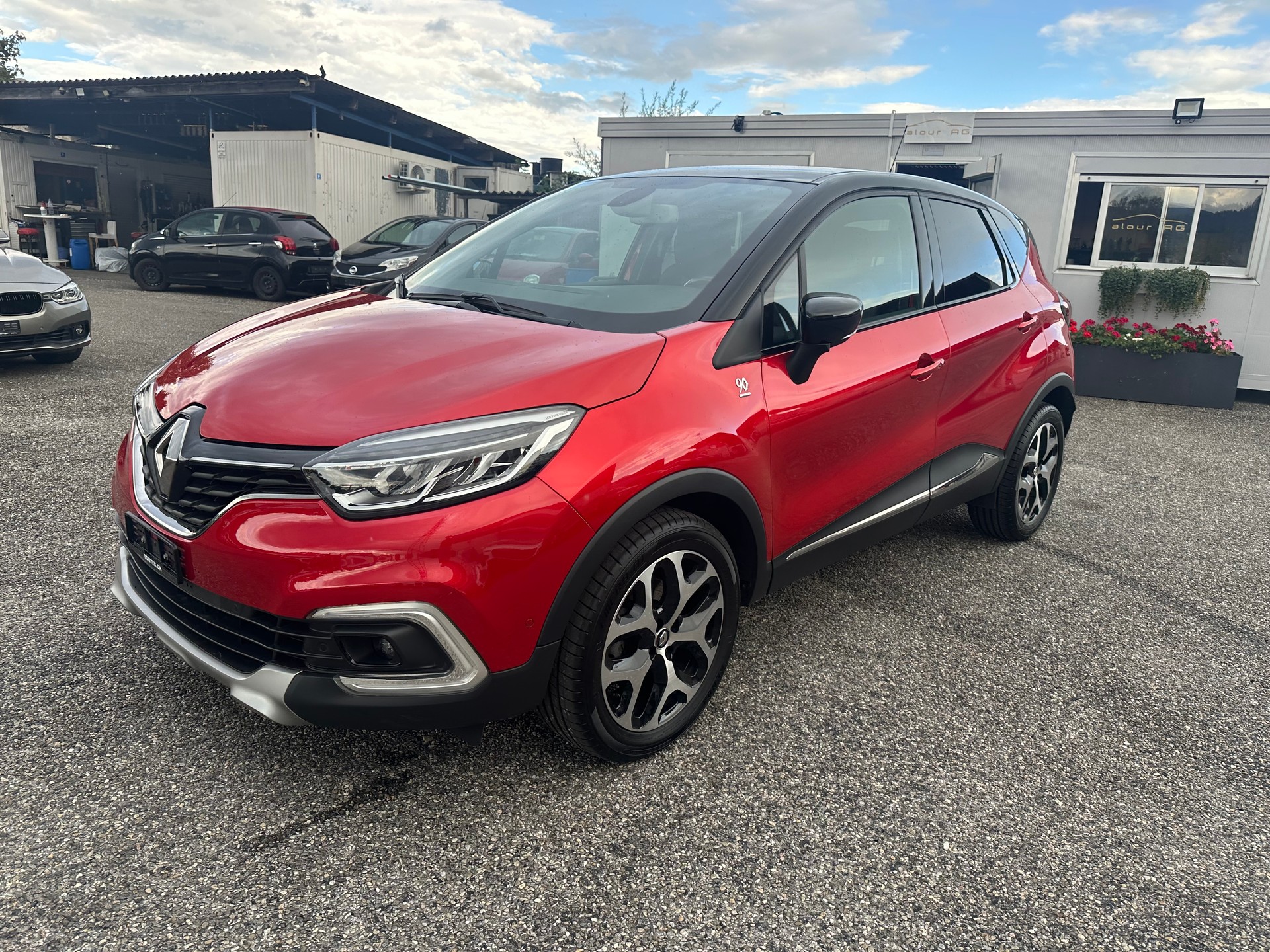 RENAULT Captur 1.2 T 16V 90th Anniversary EDC-image-5