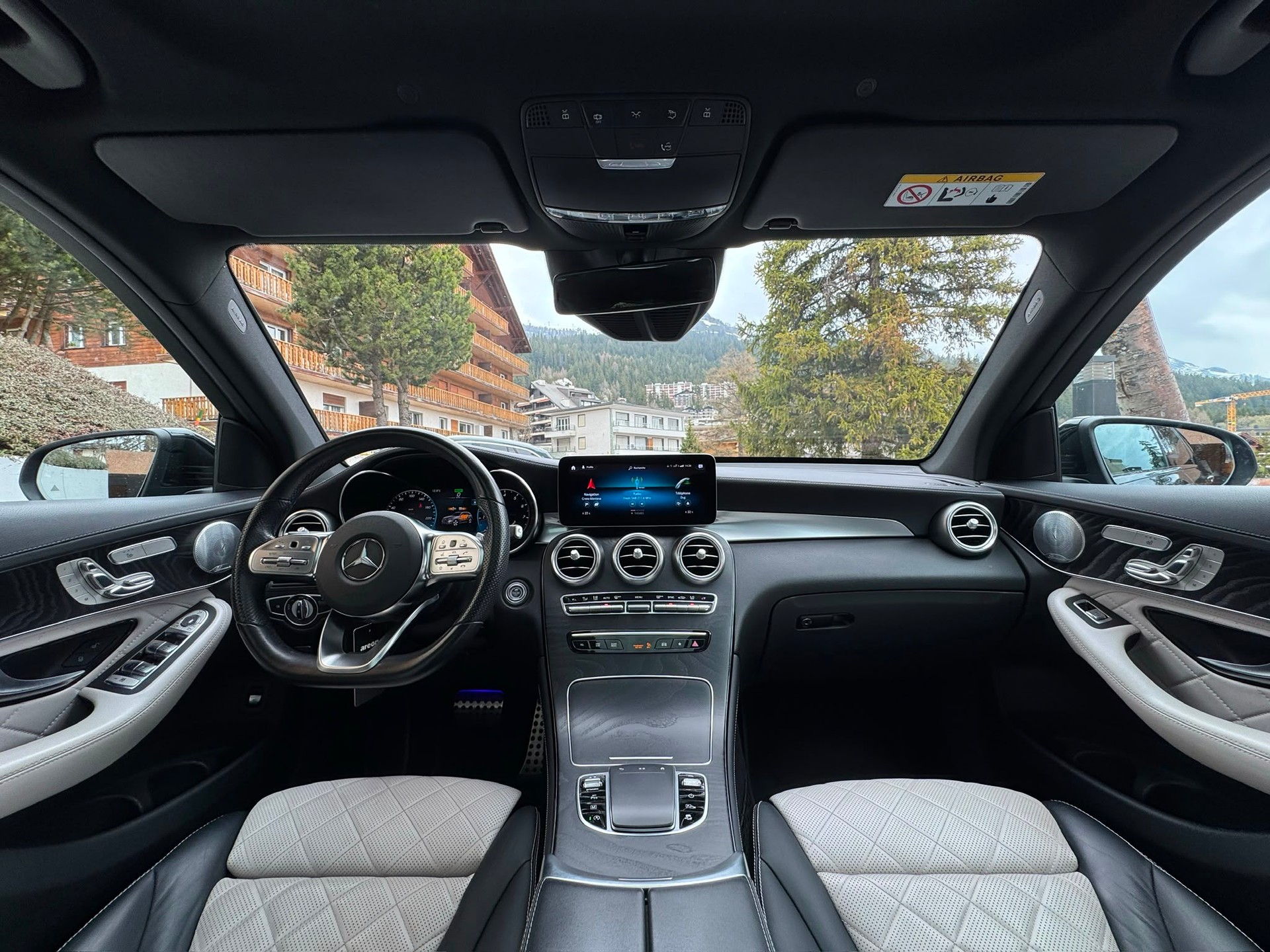 MERCEDES-BENZ GLC 200 AMG Line 4Matic 9G-Tronic-image-5