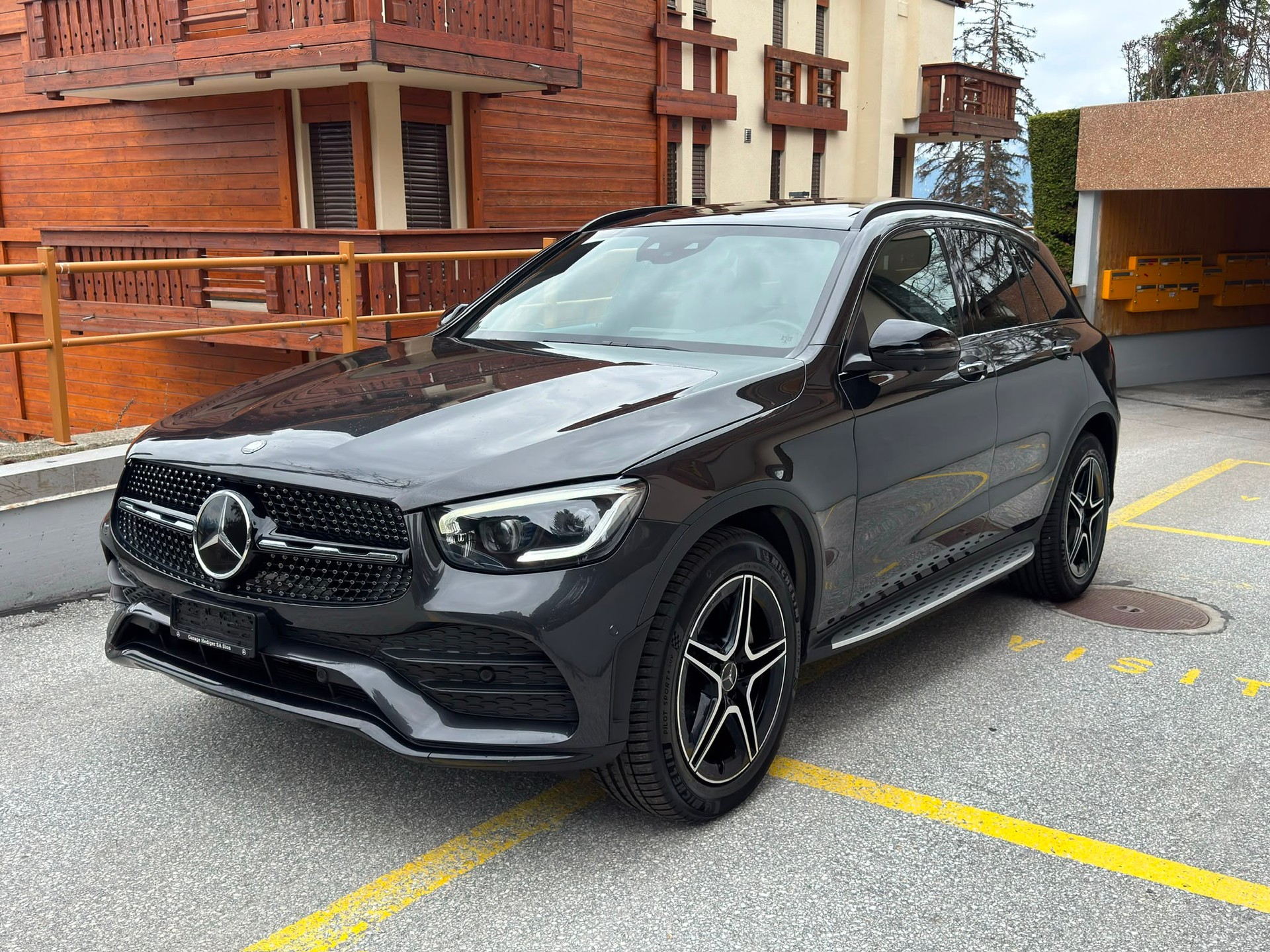 MERCEDES-BENZ GLC 200 AMG Line 4Matic 9G-Tronic-image-0