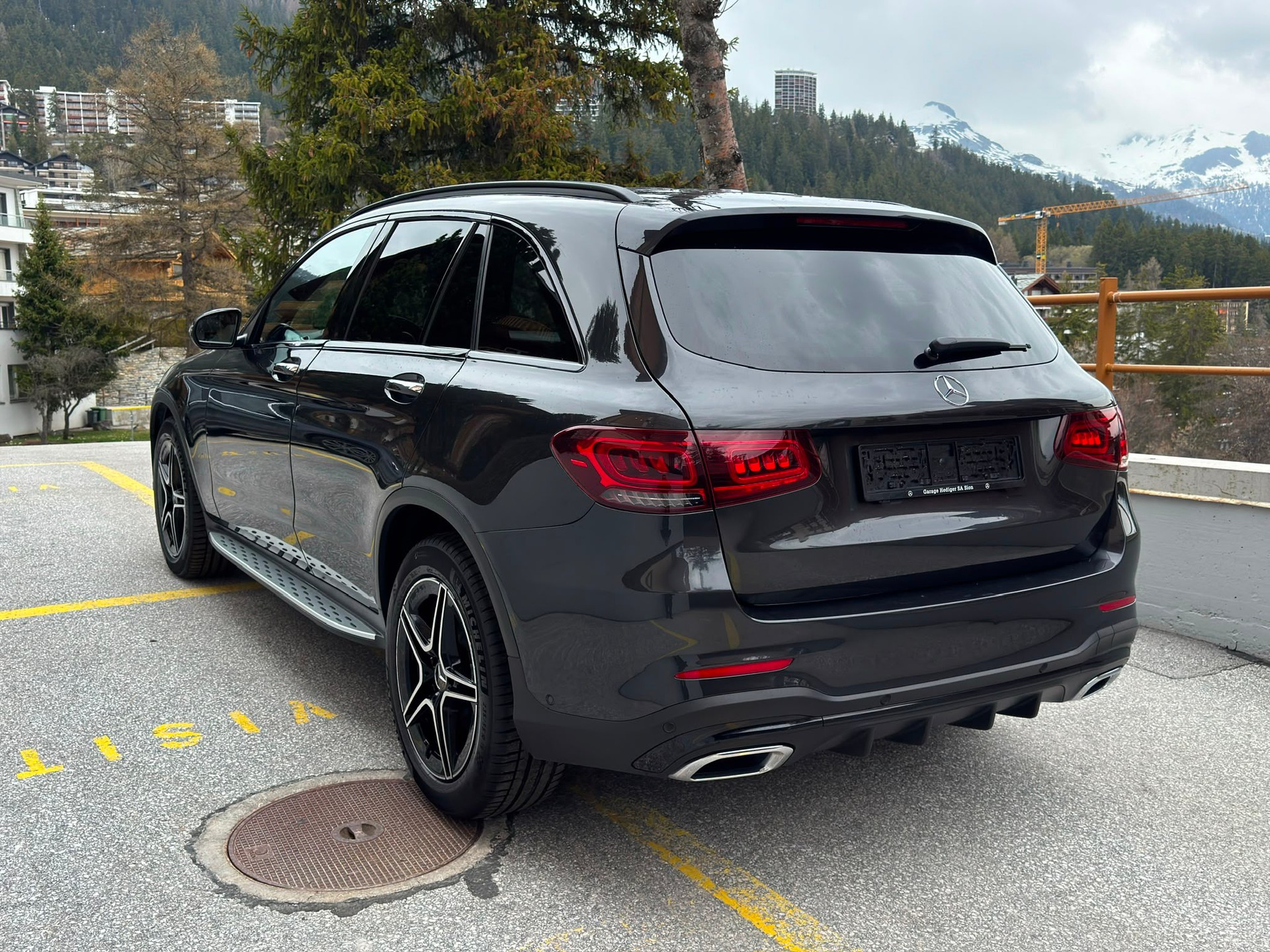 MERCEDES-BENZ GLC 200 AMG Line 4Matic 9G-Tronic-image-2