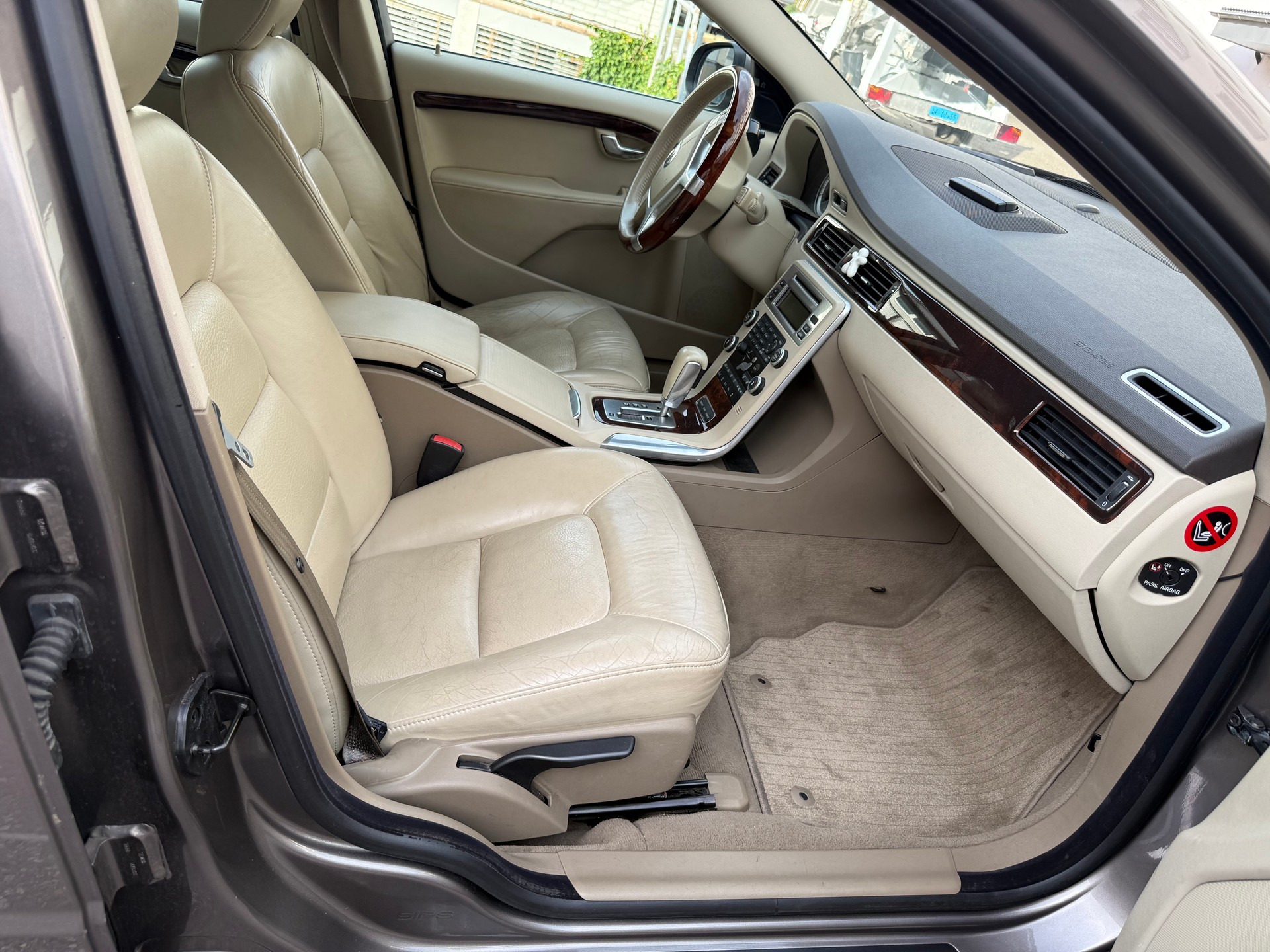 VOLVO V70 2.0T Summum Powershift-image-6