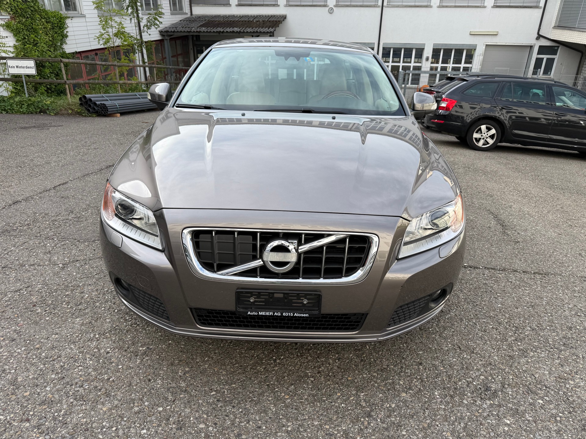 VOLVO V70 2.0T Summum Powershift-image-0