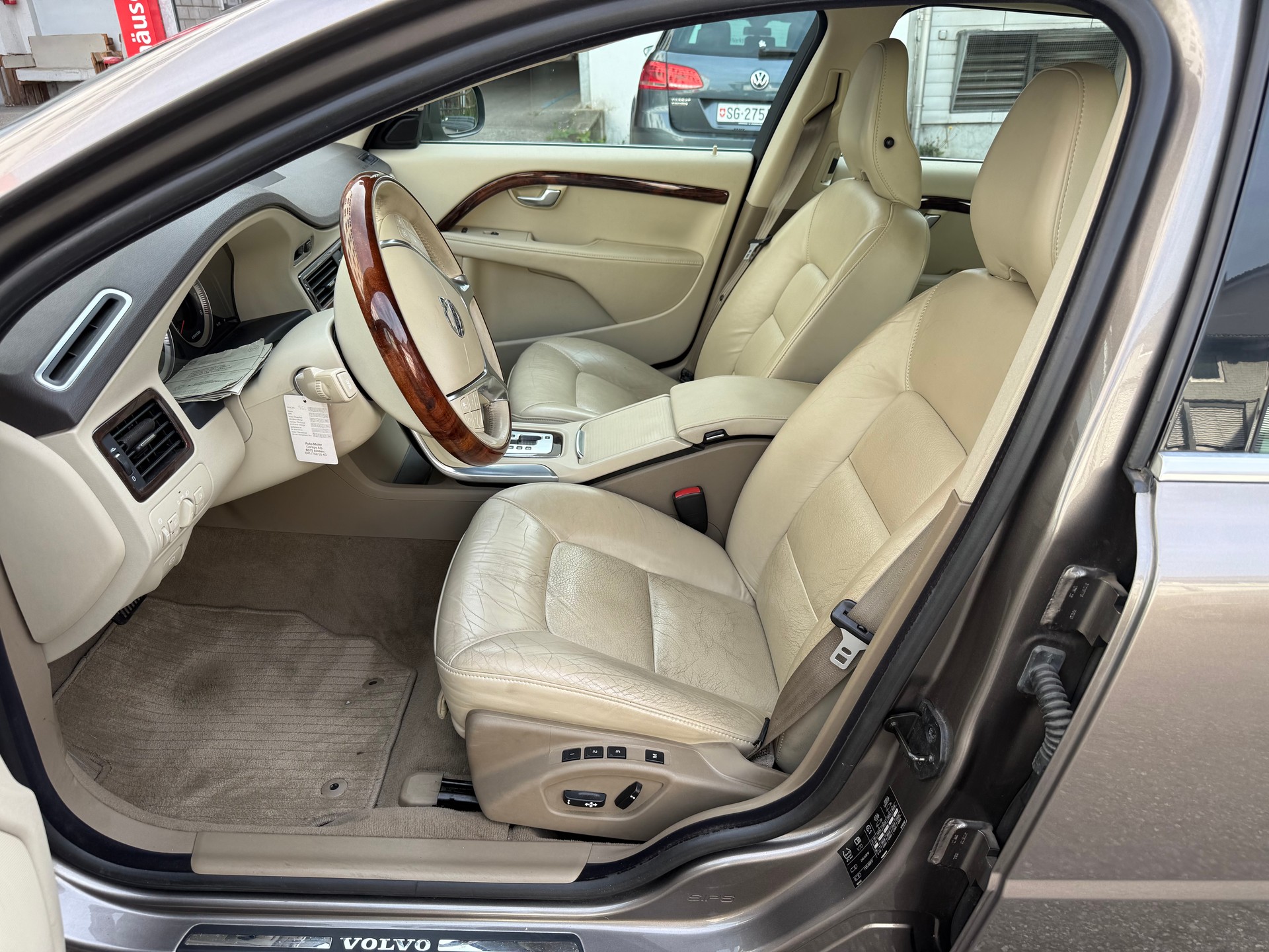 VOLVO V70 2.0T Summum Powershift-image-5