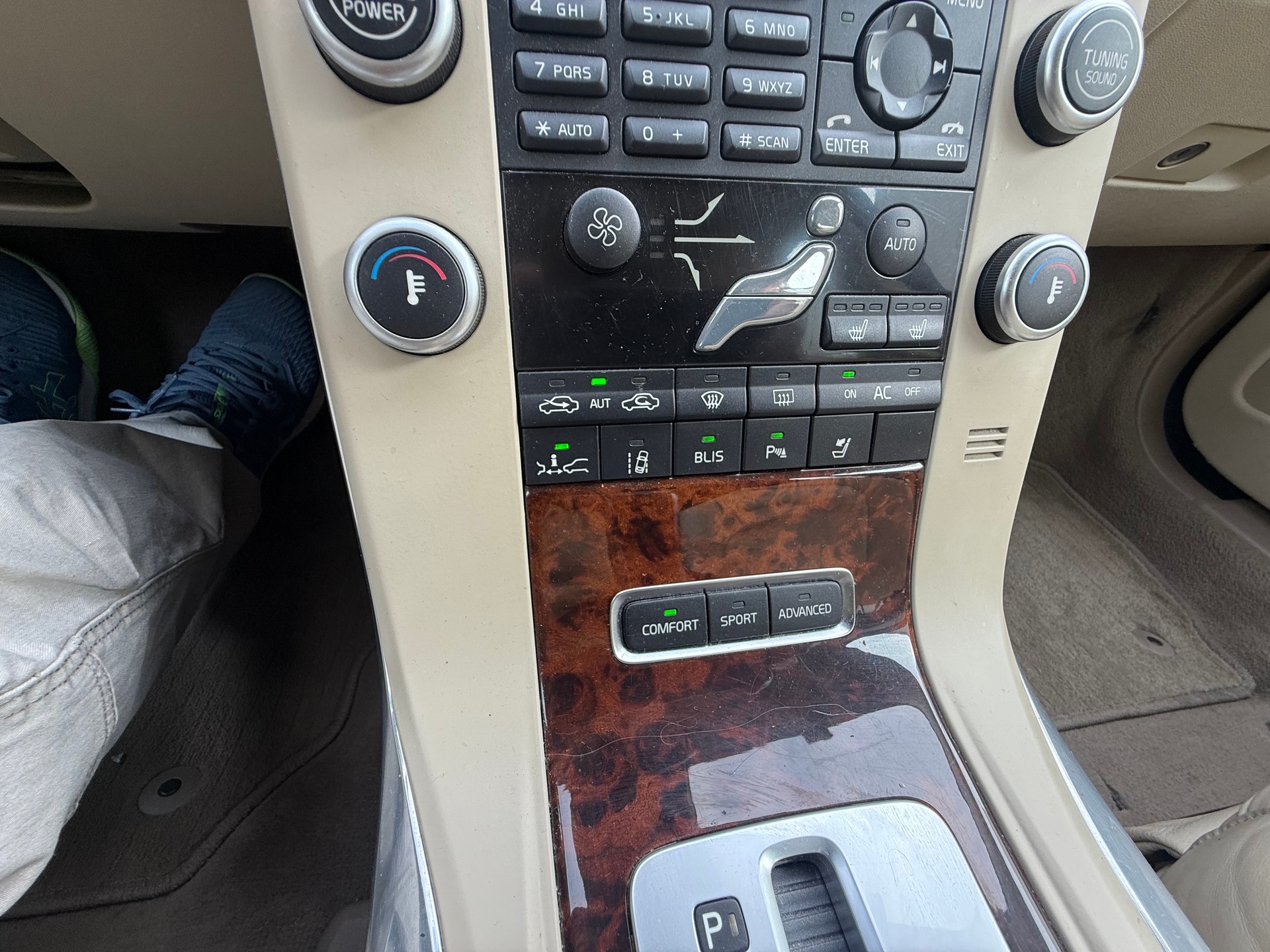 VOLVO V70 2.0T Summum Powershift-image-9