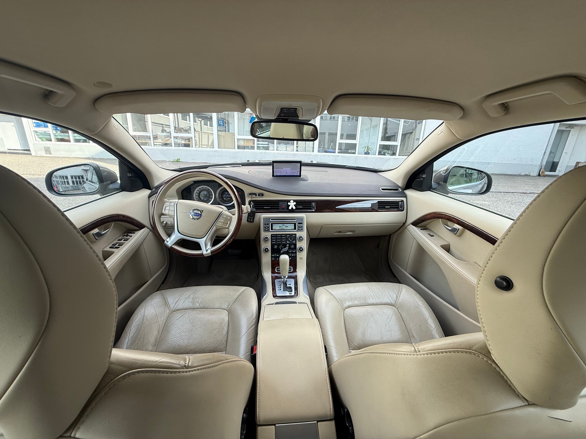 VOLVO V70 2.0T Summum Powershift-image-8